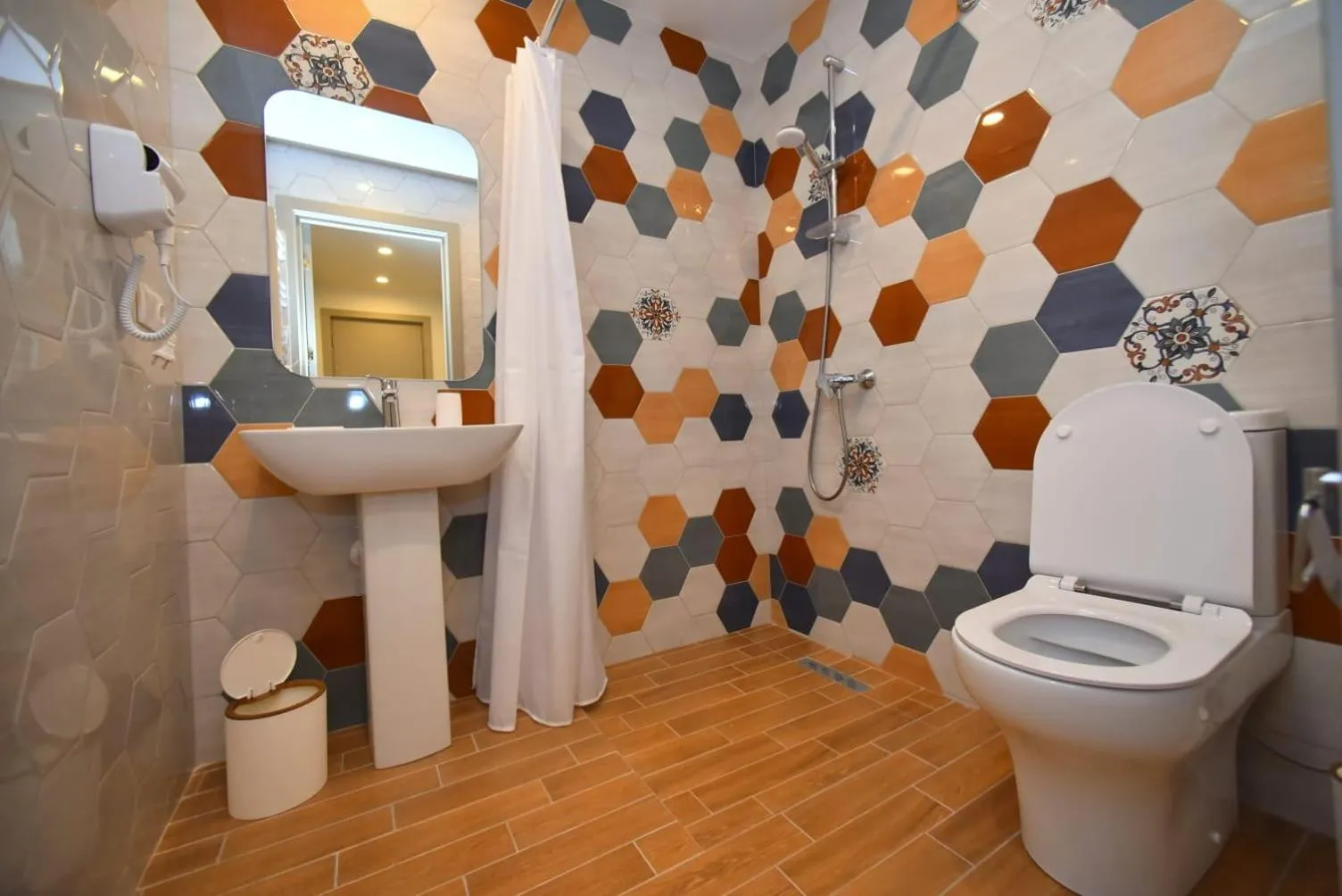 Shower in Hotel Avenue 30