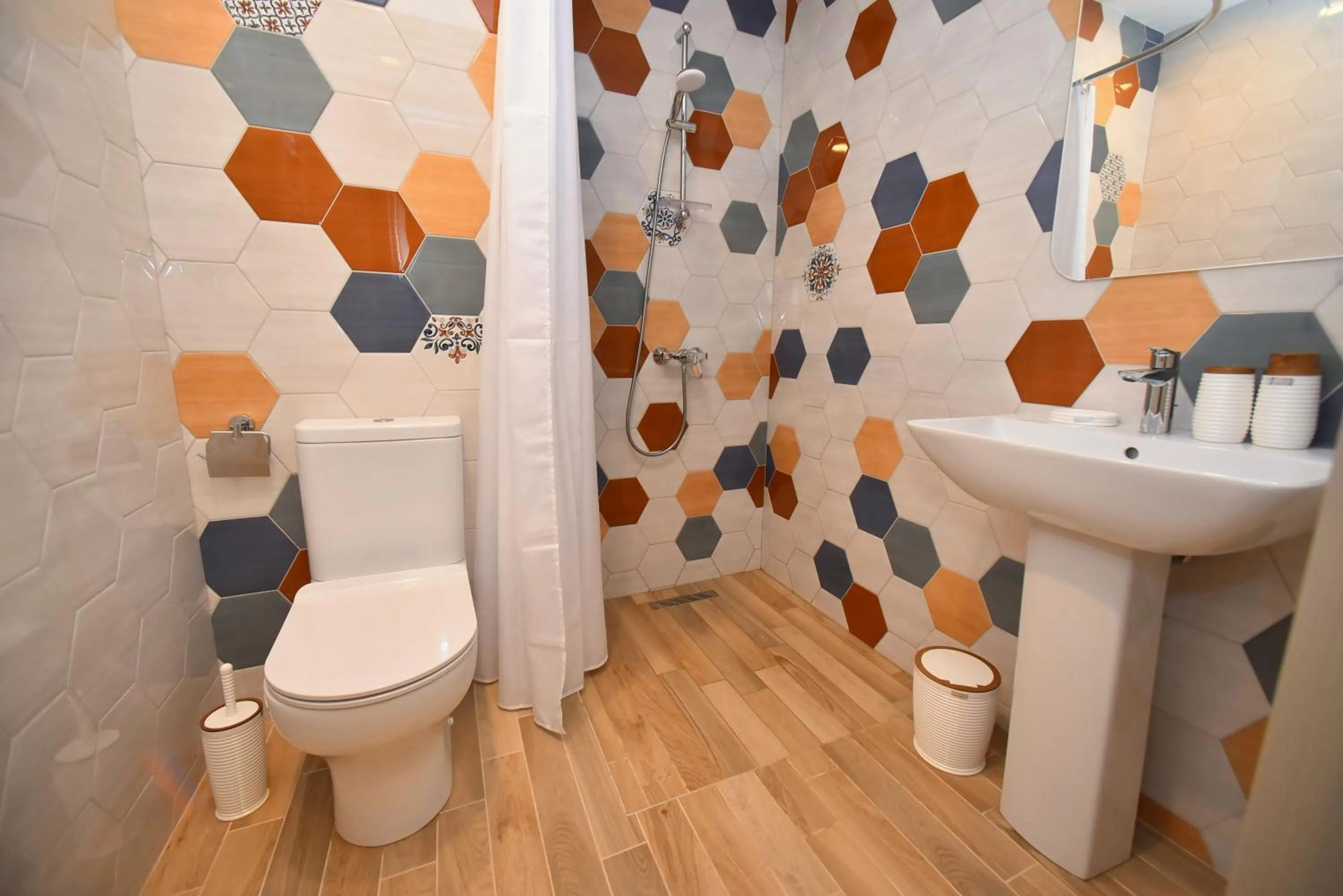 Shower in Hotel Avenue 30