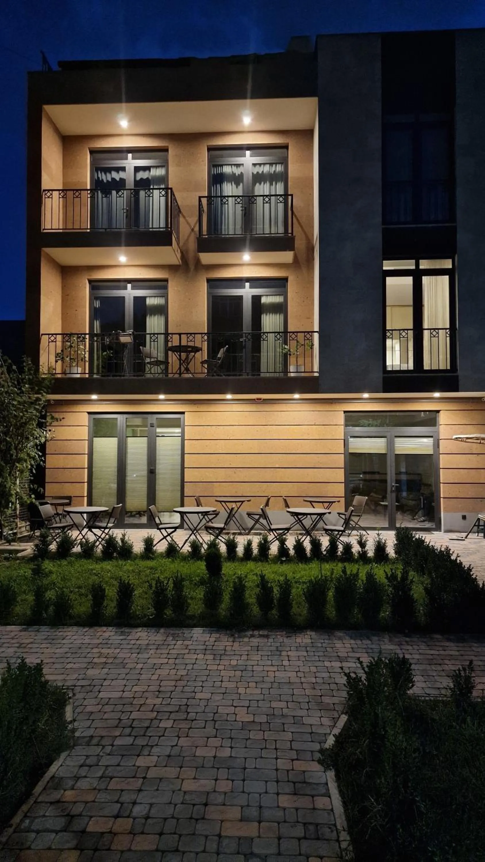 Property building in Hotel Avenue 30