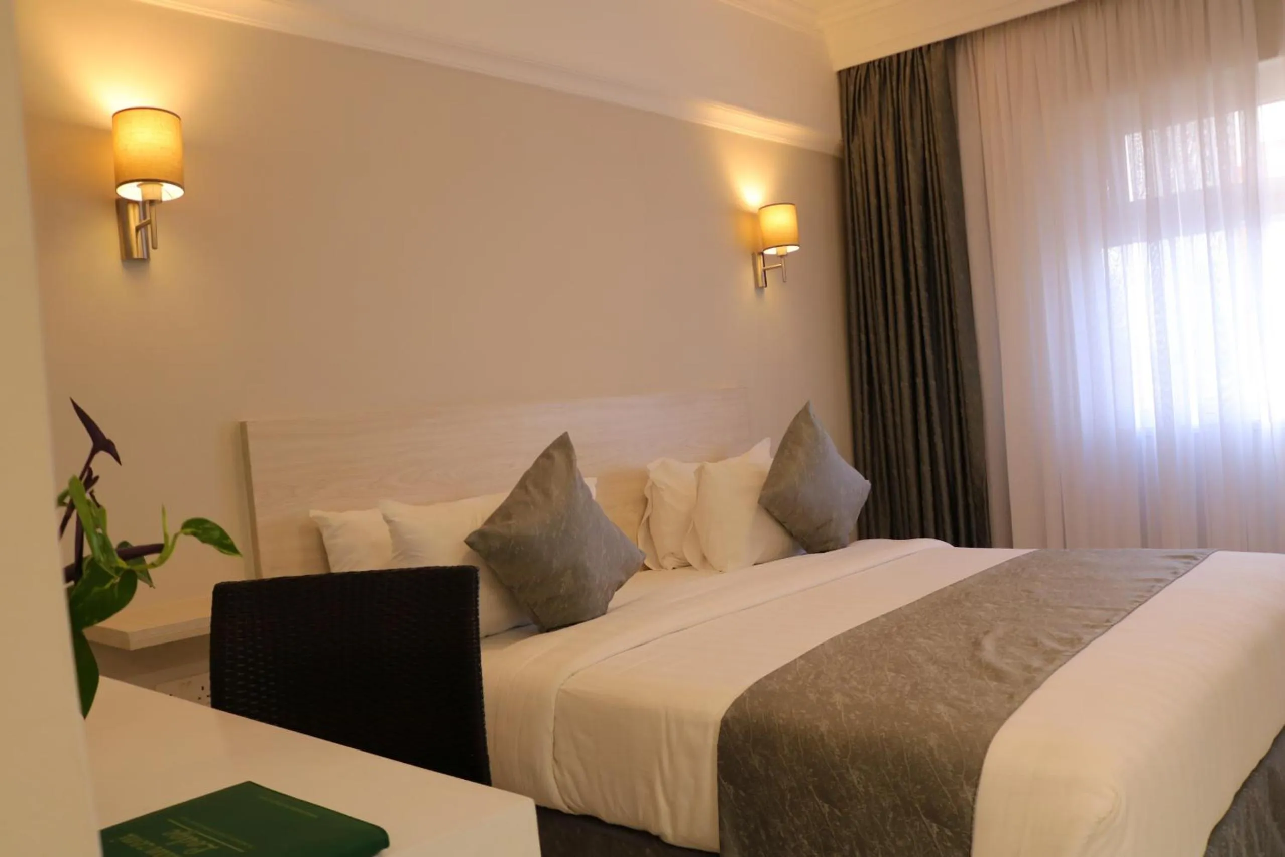 Photo of the whole room, Bed in Maanzoni 680 HOTEL