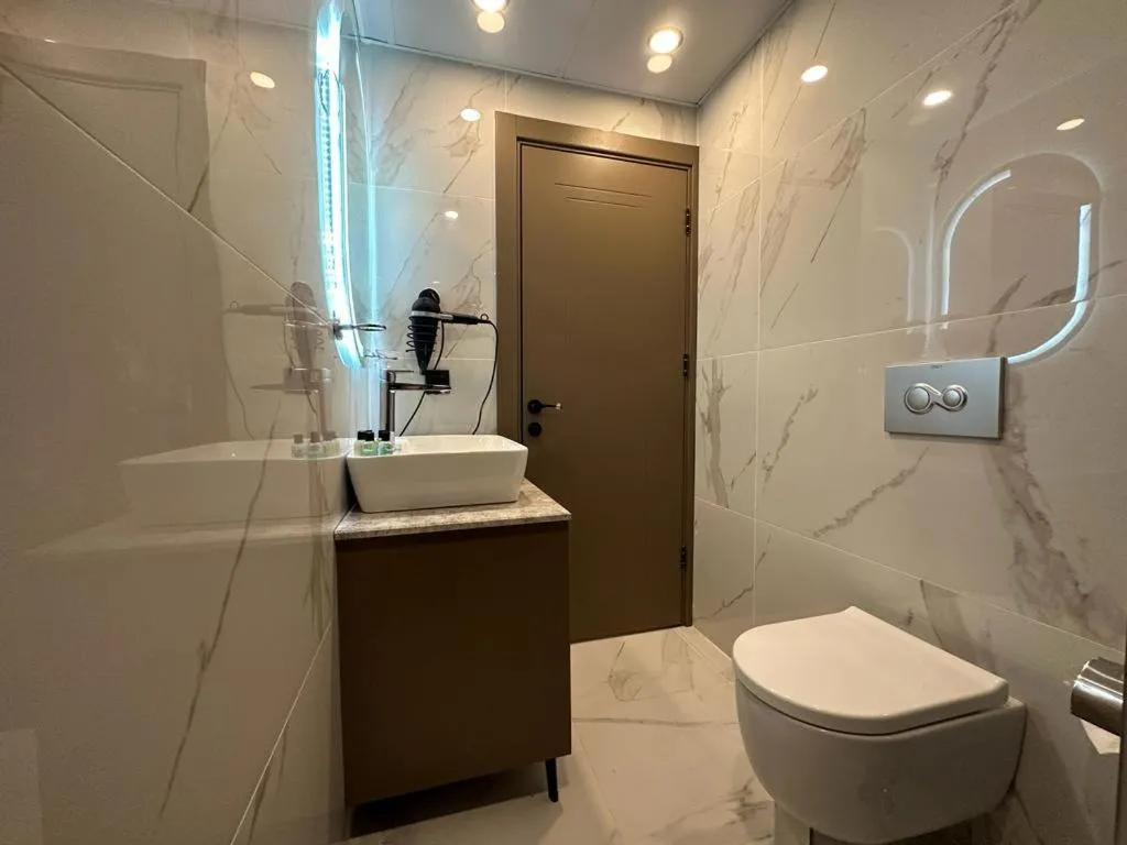 Shower in Istanblu Hotel Ataşehir