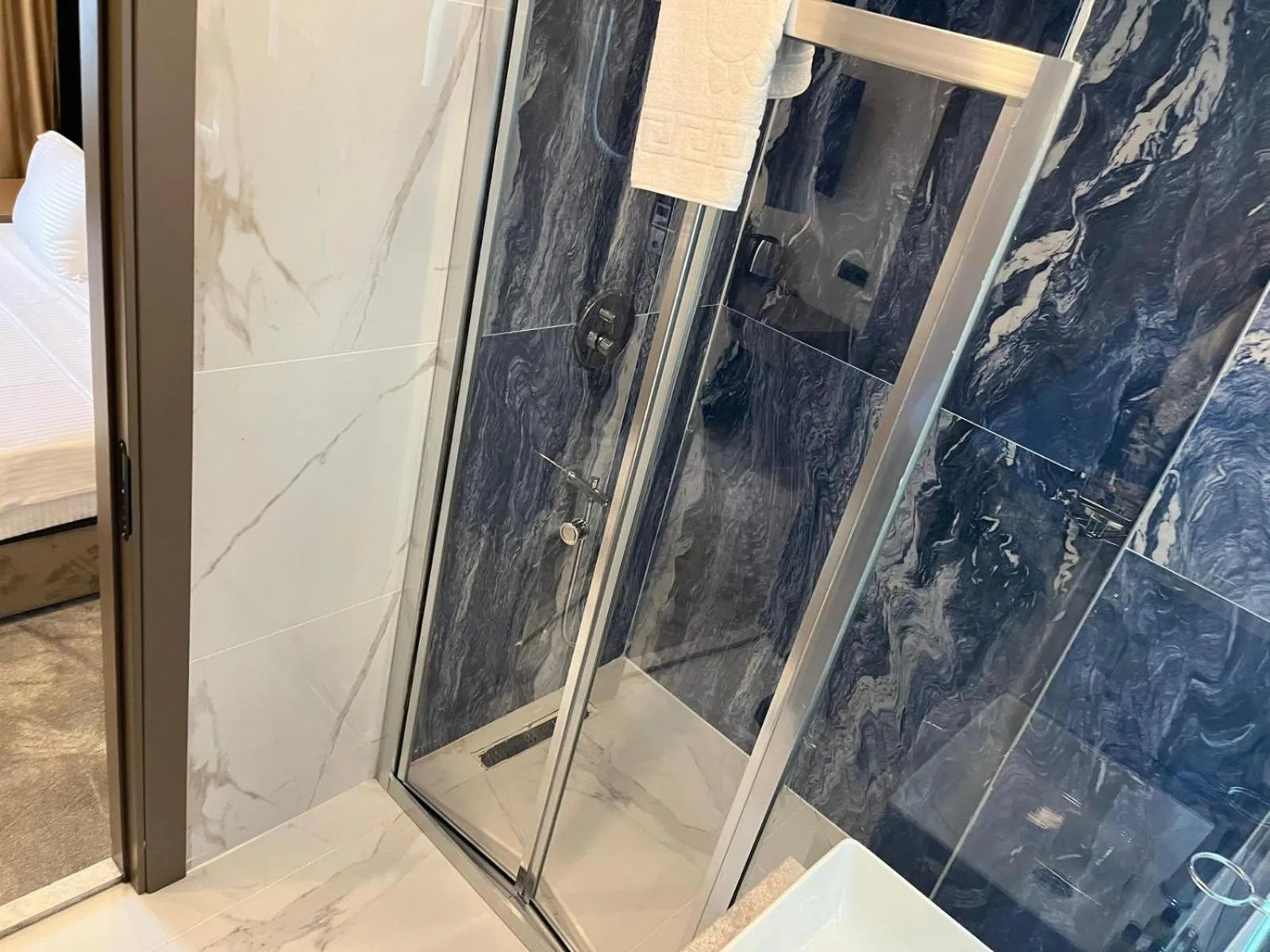 Shower in Istanblu Hotel Ataşehir