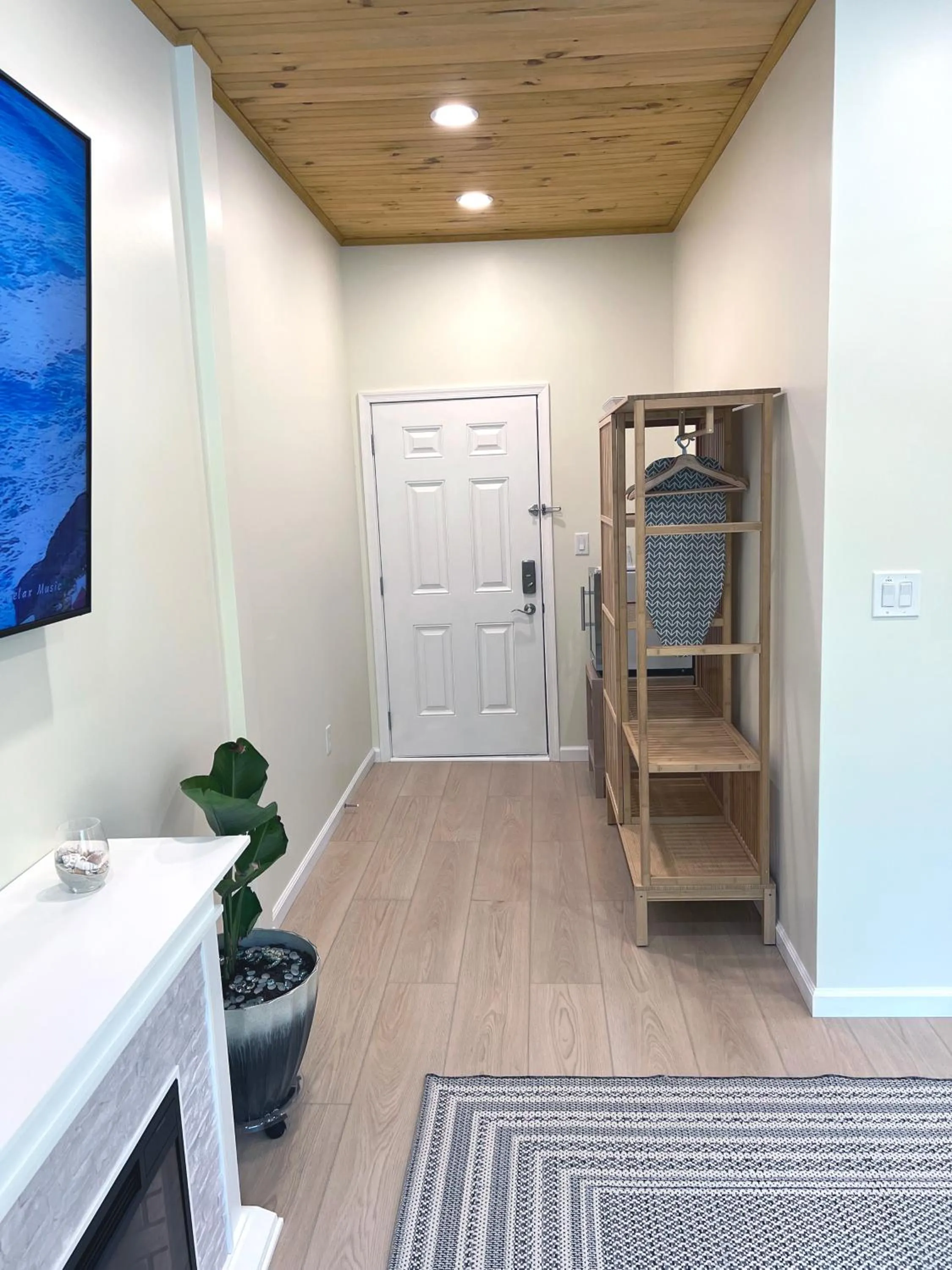 wardrobe, Bed in Mar Bella Boutique Hotel & Spa