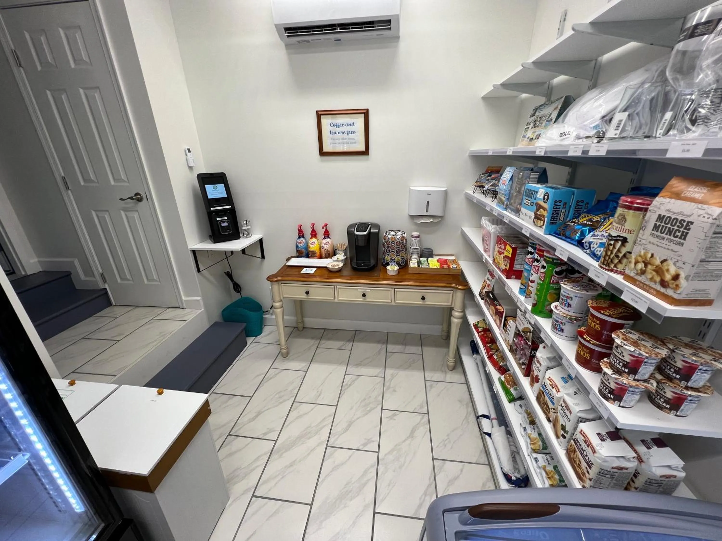 On-site shops in Mar Bella Boutique Hotel & Spa