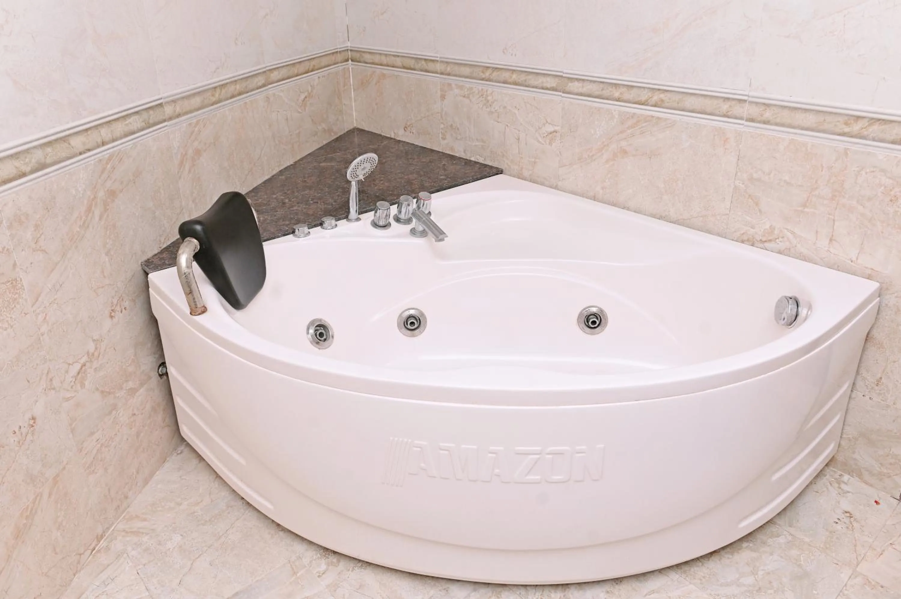 Hot Tub in Khách sạn Hoàng Hà River Town