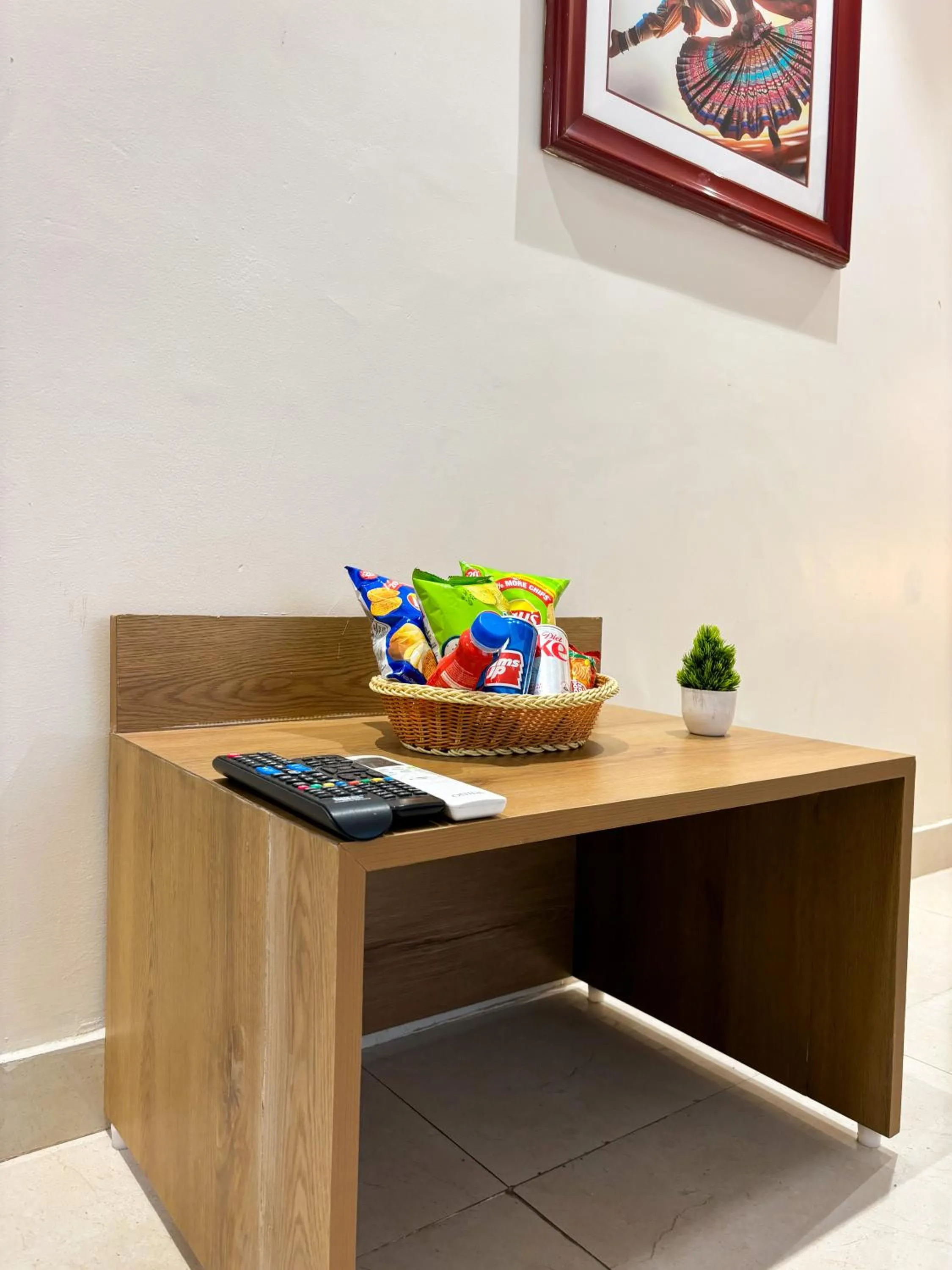 Food and drinks in Qotel Comfort AT Residency Kaushambi Anand Vihar