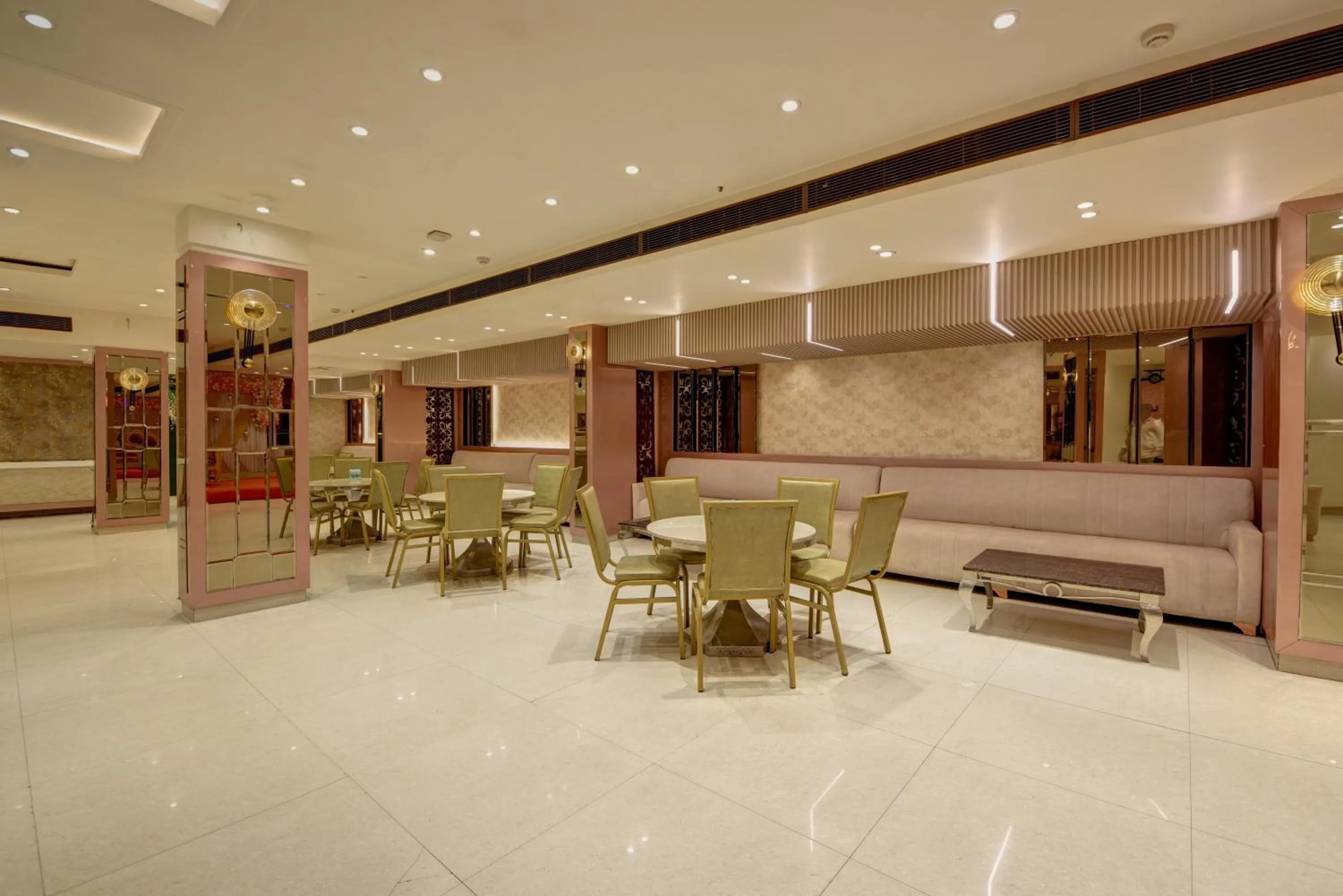 Banquet/Function facilities in Qotel Comfort AT Residency Kaushambi Anand Vihar