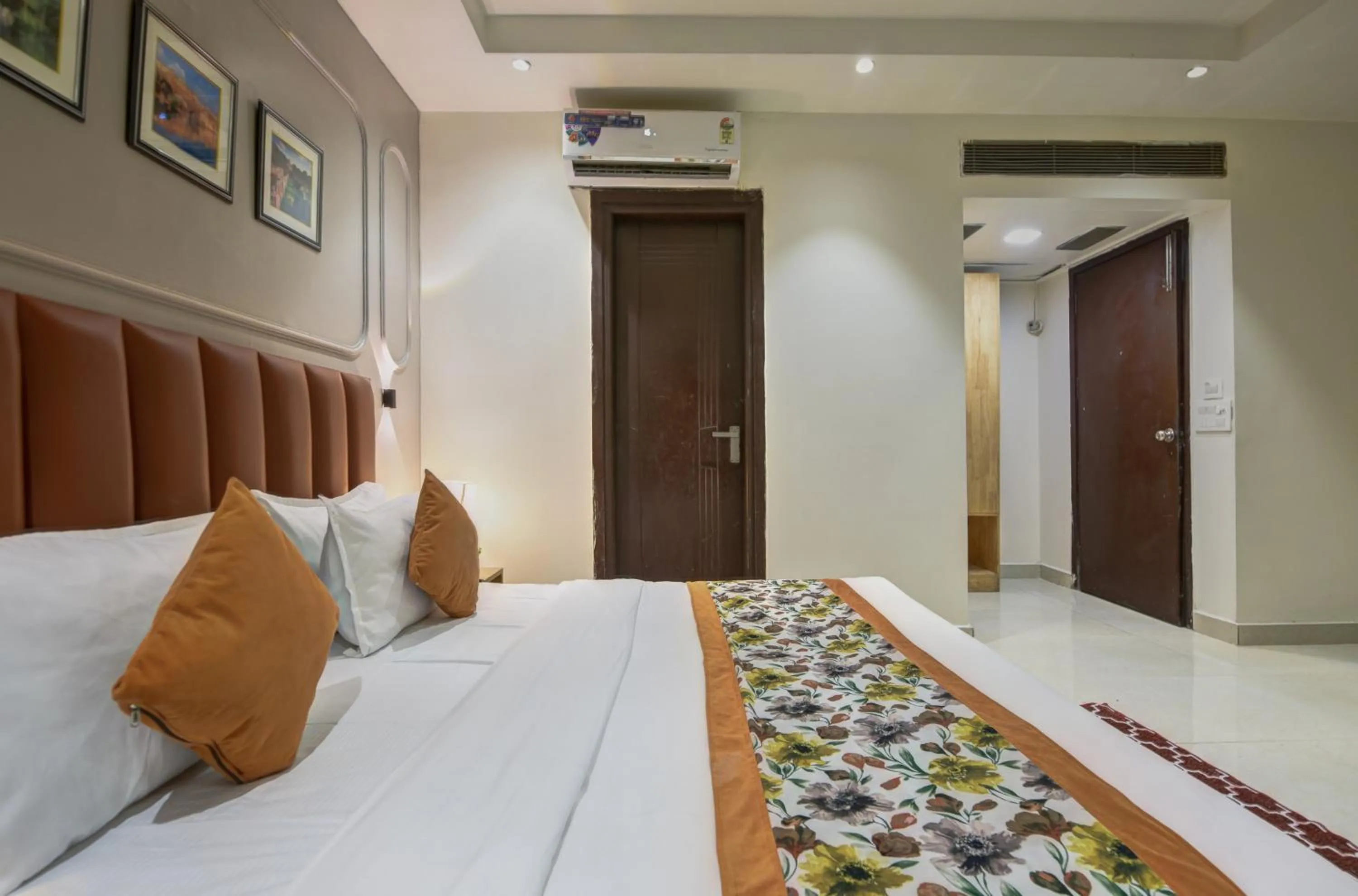 Bed in Qotel Comfort AT Residency Kaushambi Anand Vihar