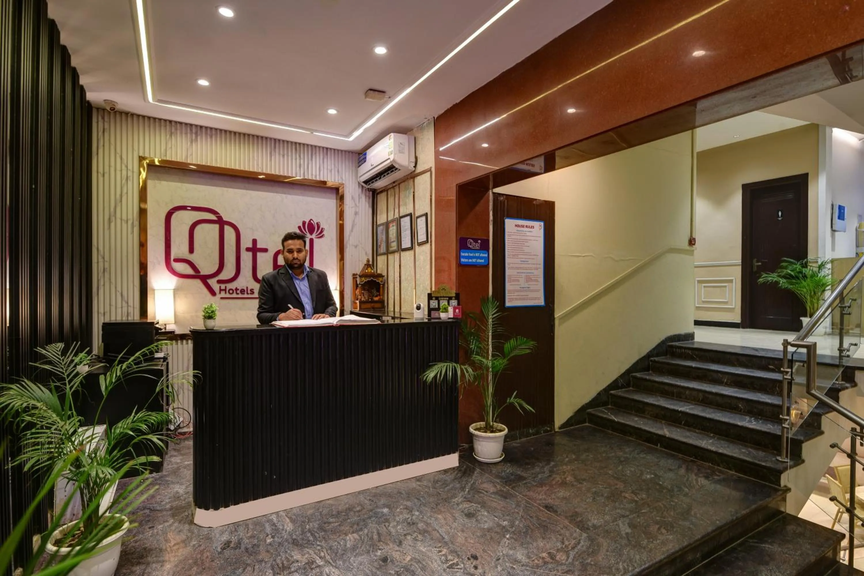 Lobby or reception in Qotel Comfort AT Residency Kaushambi Anand Vihar