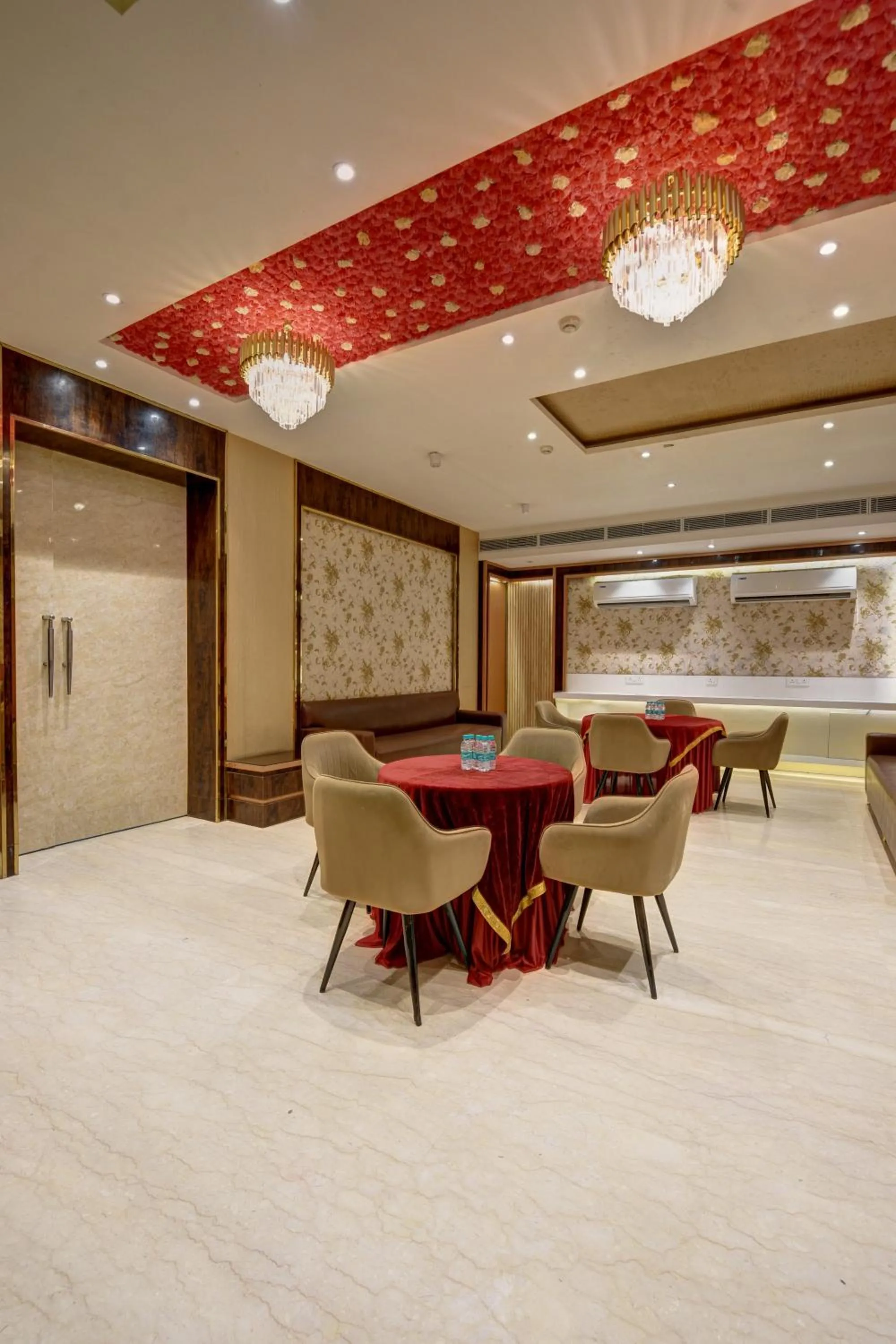 Banquet/Function facilities in Qotel Comfort AT Residency Kaushambi Anand Vihar