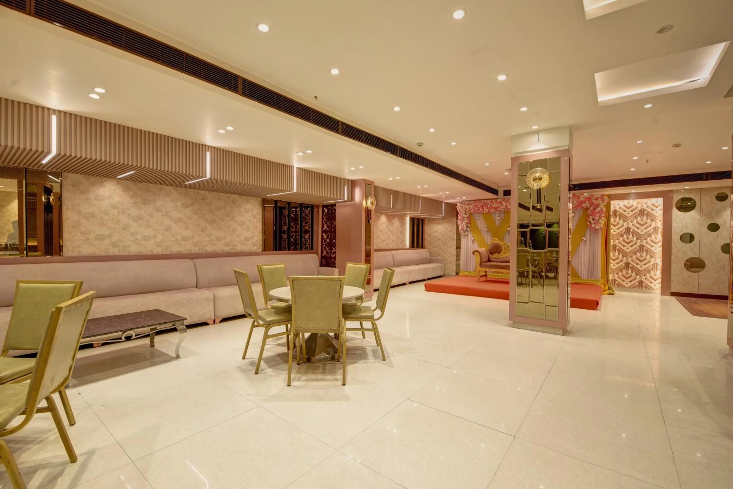 Banquet/Function facilities in Qotel Comfort AT Residency Kaushambi Anand Vihar