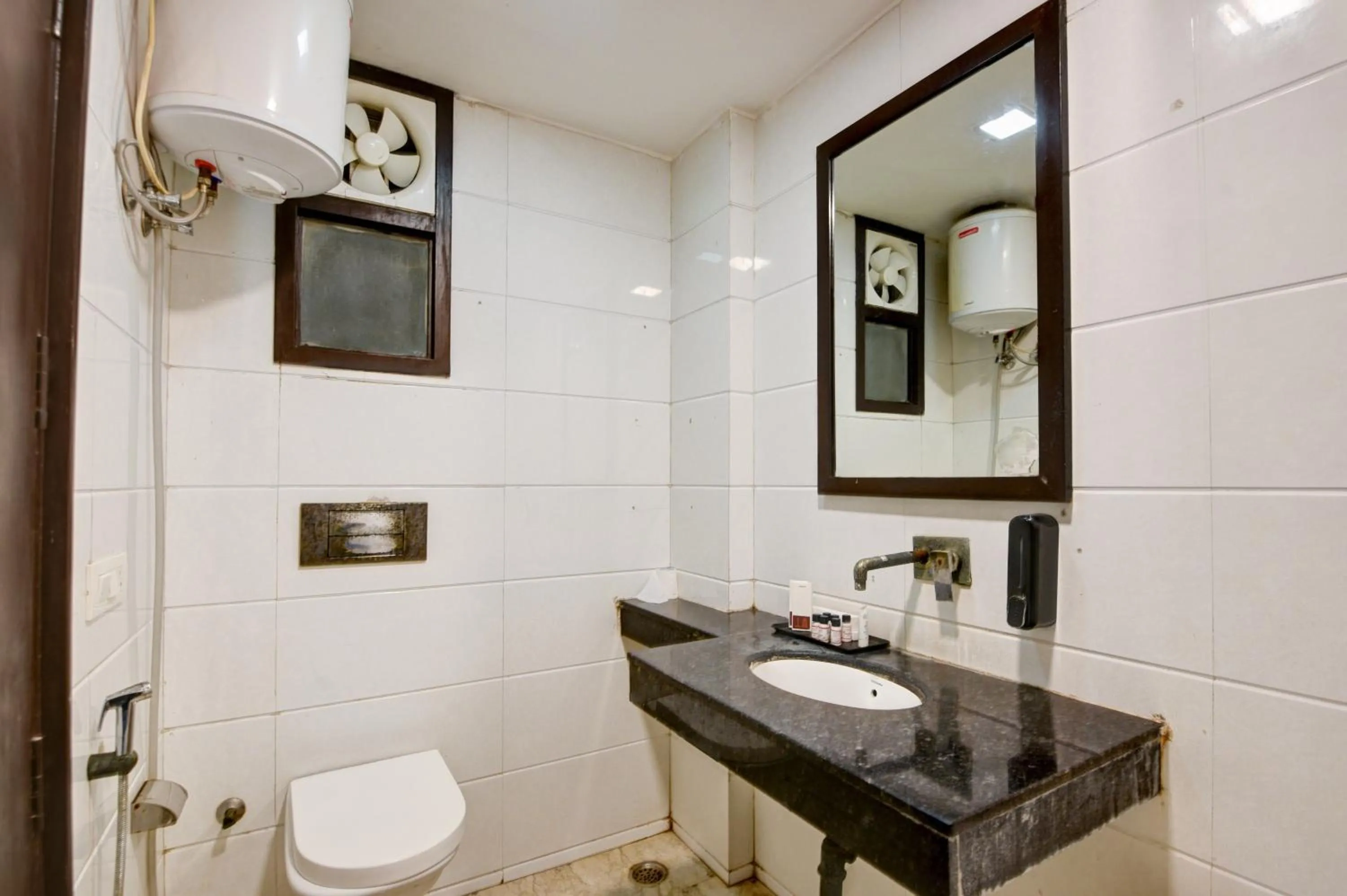 Shower in Qotel Comfort AT Residency Kaushambi Anand Vihar