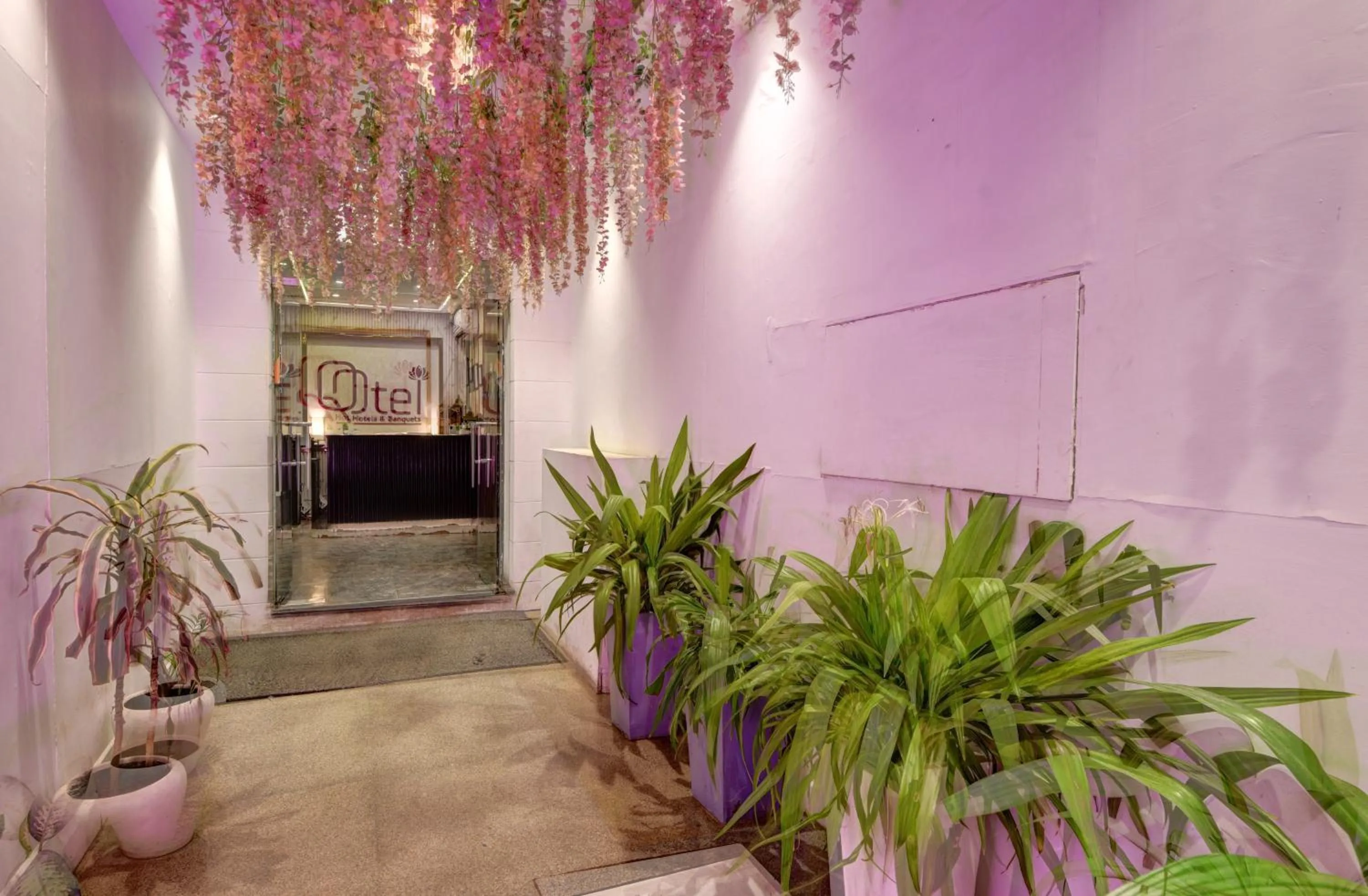 Lobby or reception in Qotel Comfort AT Residency Kaushambi Anand Vihar