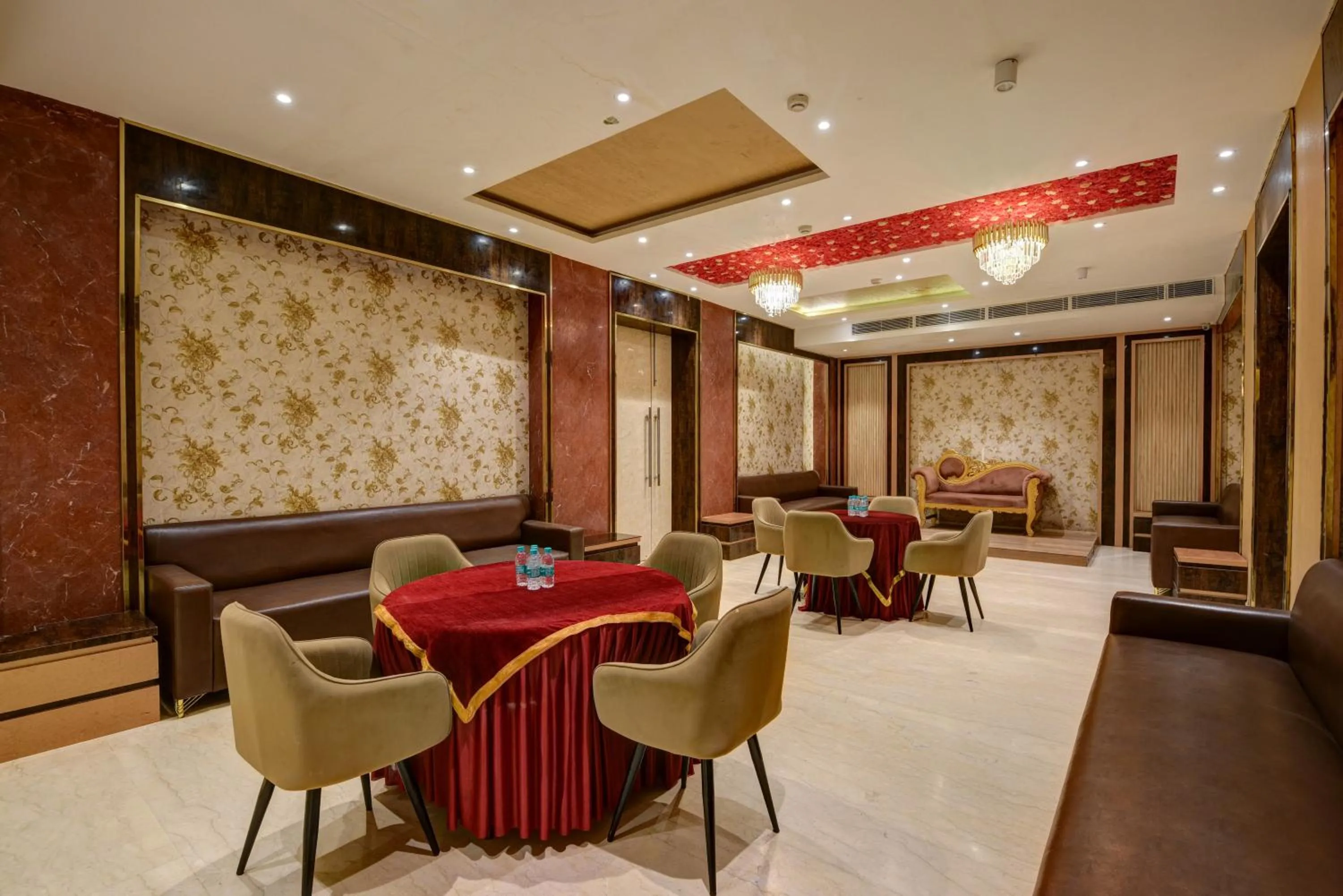 Banquet/Function facilities in Qotel Comfort AT Residency Kaushambi Anand Vihar