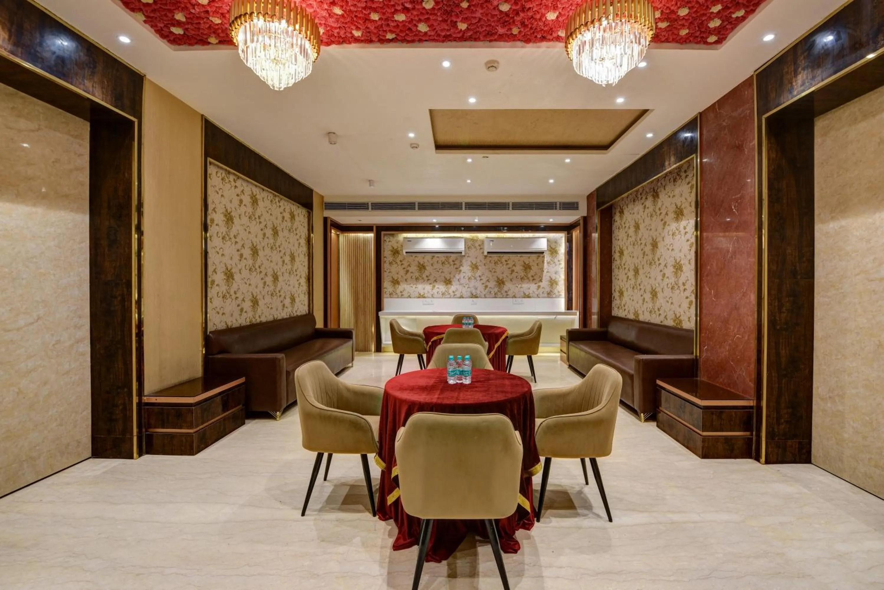 Banquet/Function facilities in Qotel Comfort AT Residency Kaushambi Anand Vihar