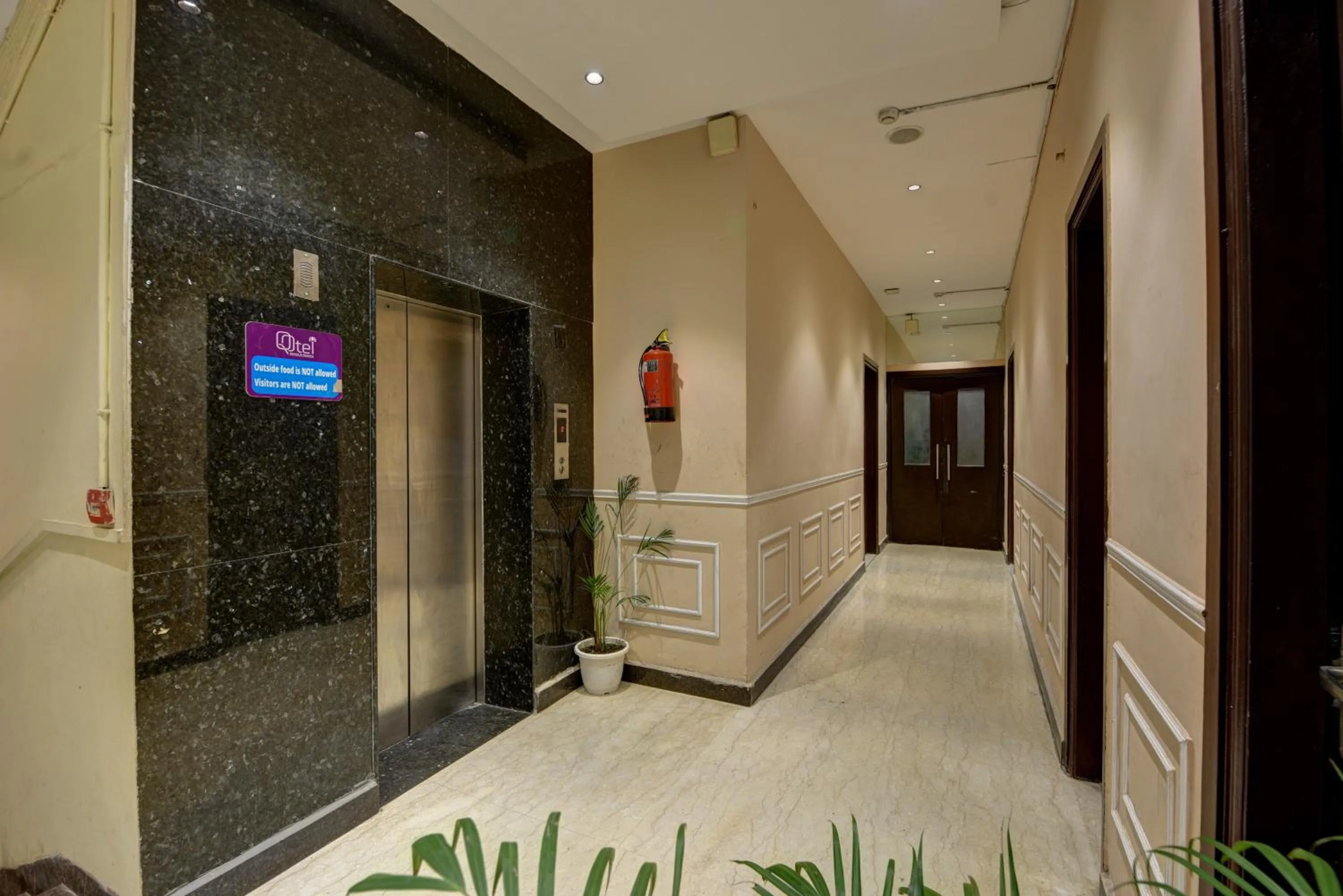 Lobby or reception in Qotel Comfort AT Residency Kaushambi Anand Vihar