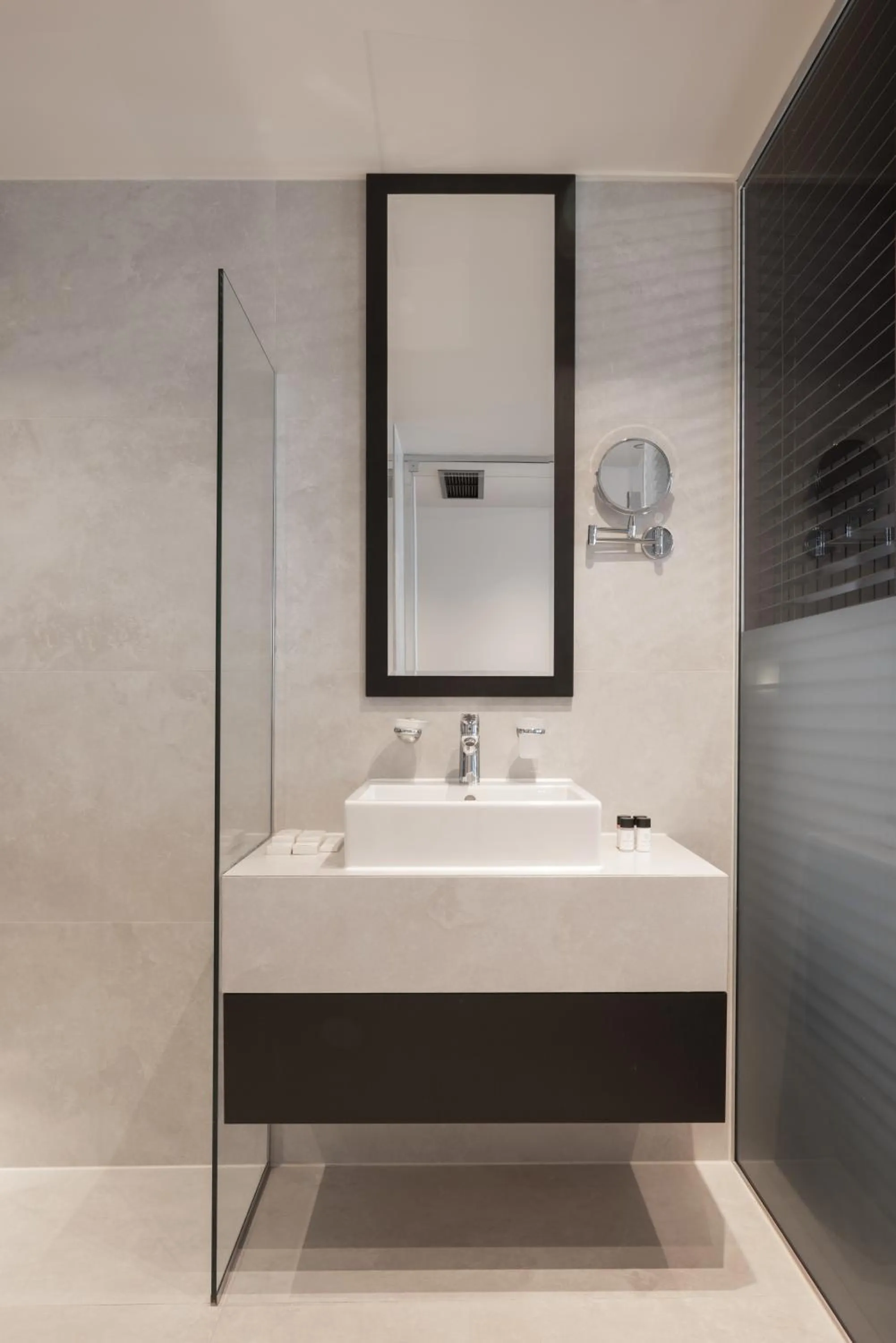 Bathroom in Derand Hotel