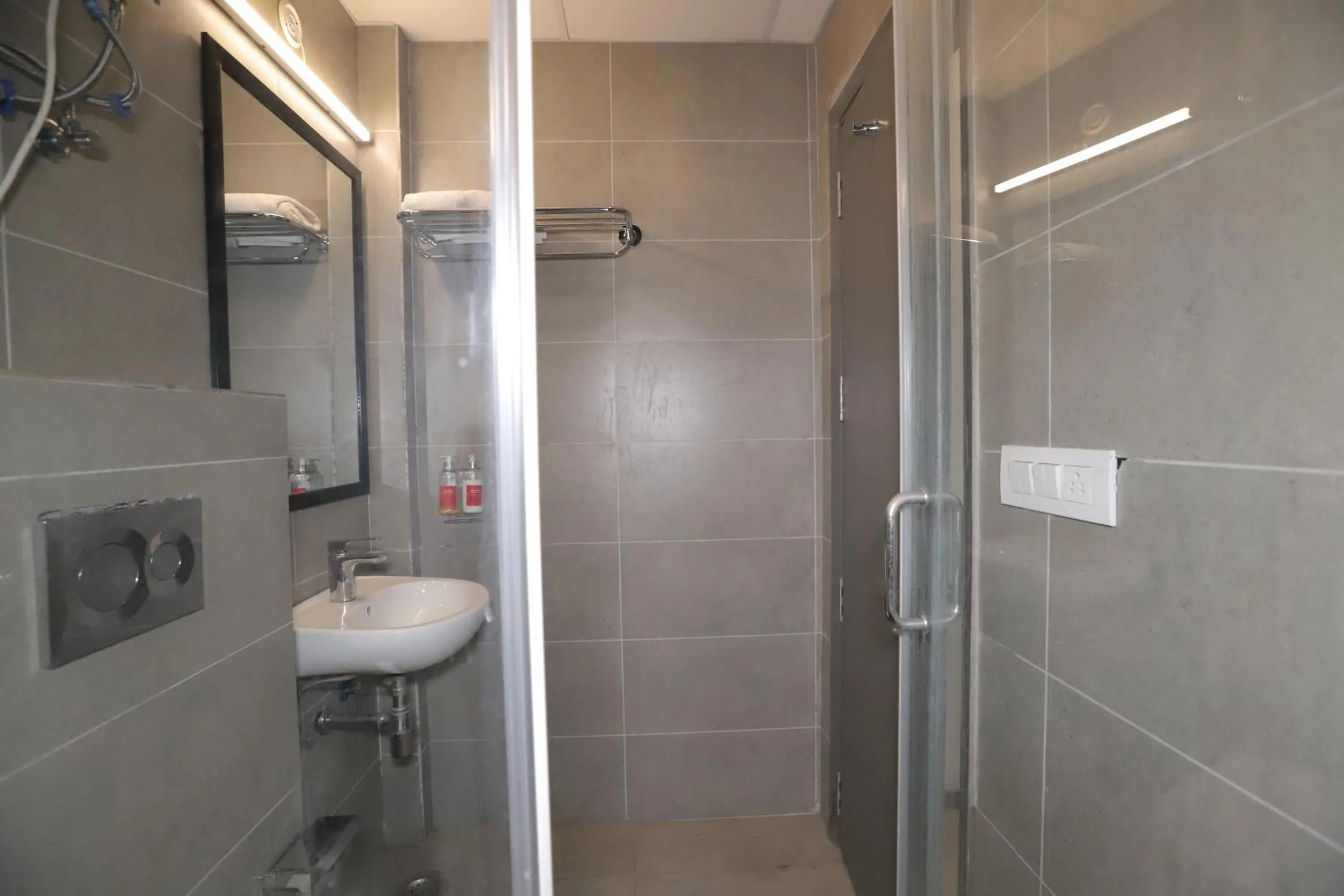 Shower in Qotel Comfort IP Residency East Delhi Preet Vihar