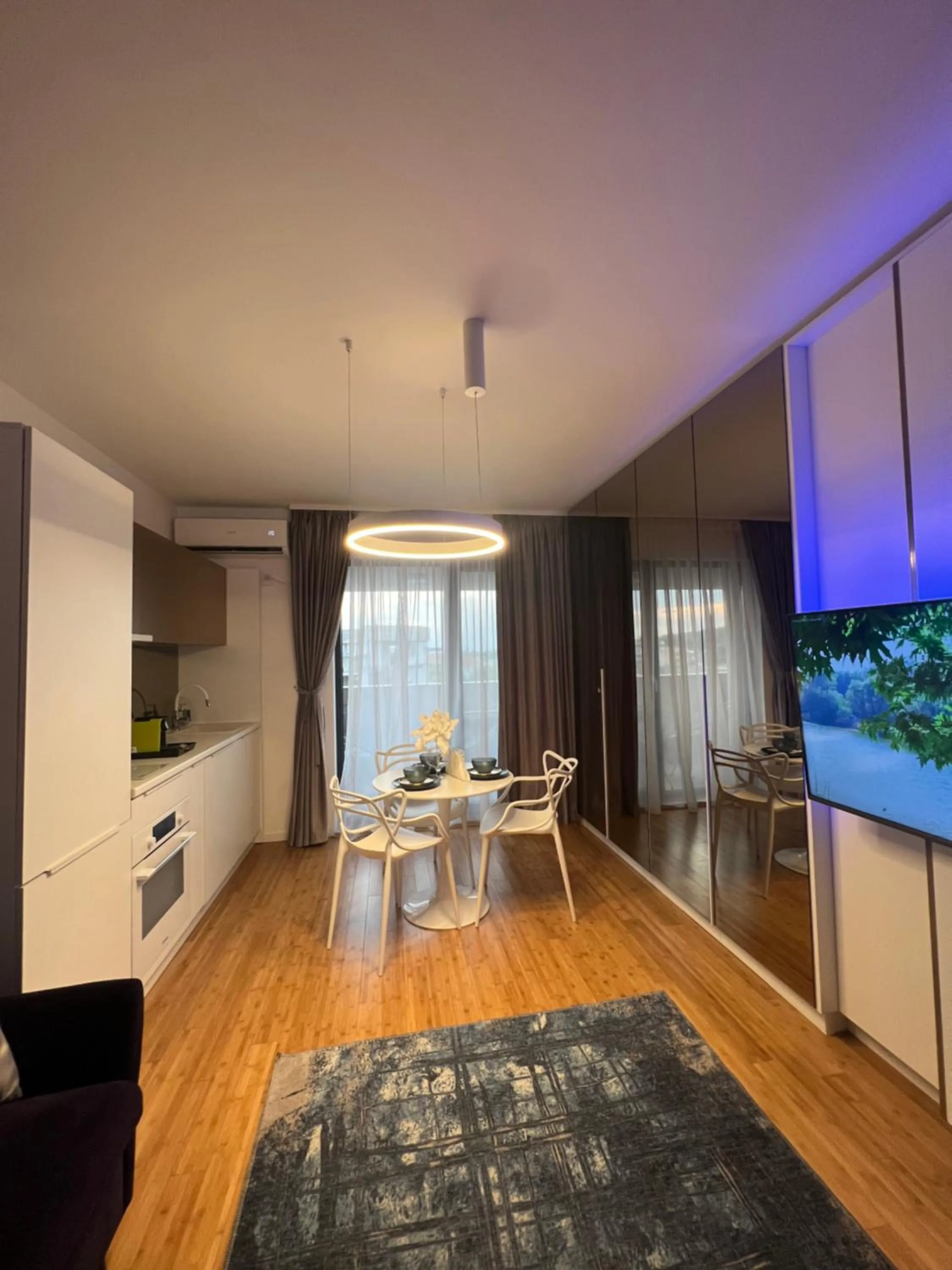 One-Bedroom Apartment in Pitesti Sunset View