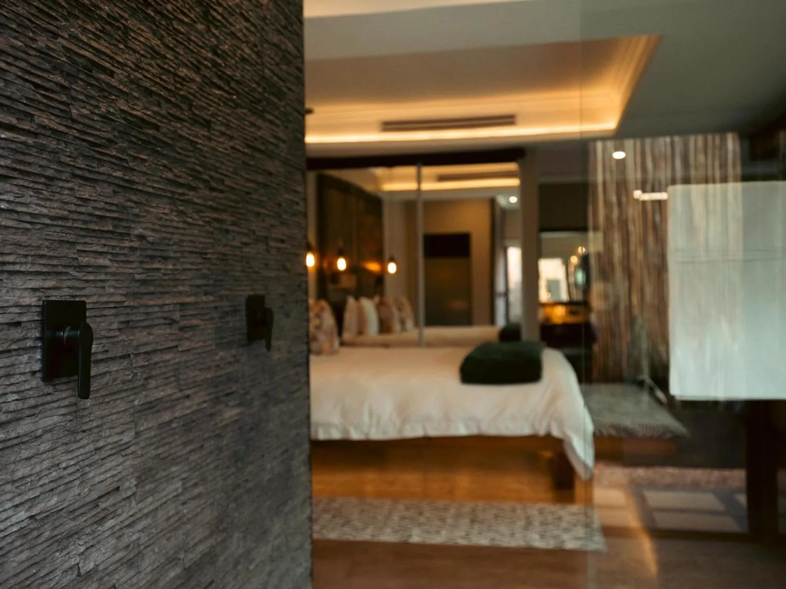 Shower, Bed in Shekinah Lion & Game Lodge