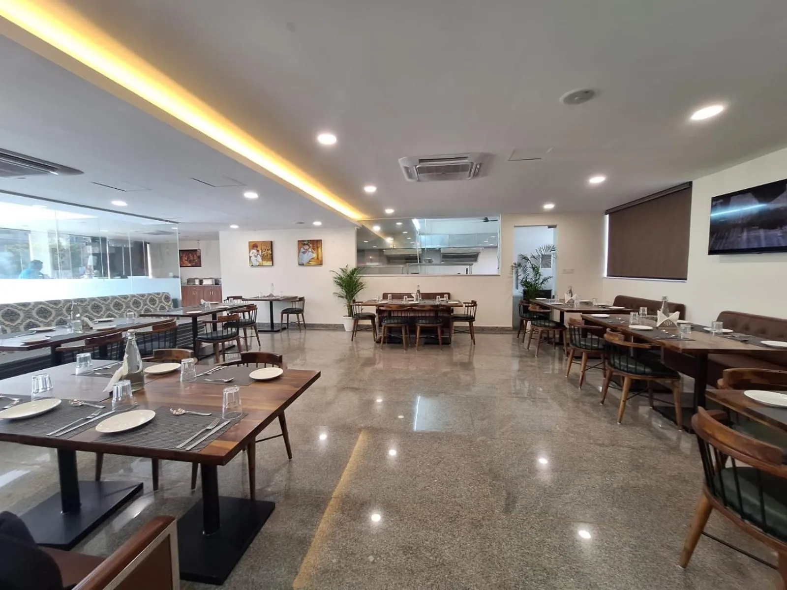 Restaurant/places to eat in RR Galaxy