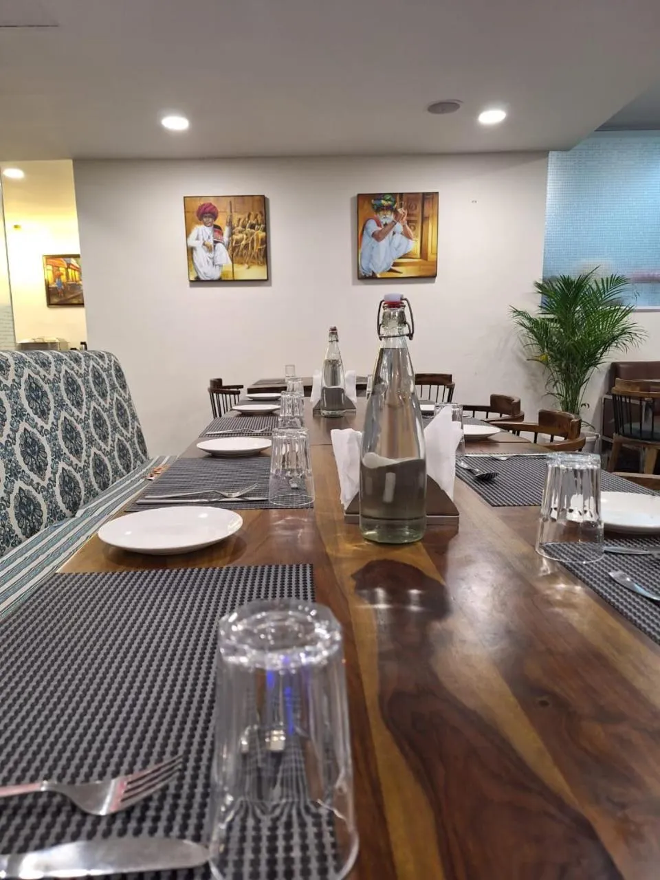 Restaurant/places to eat in RR Galaxy