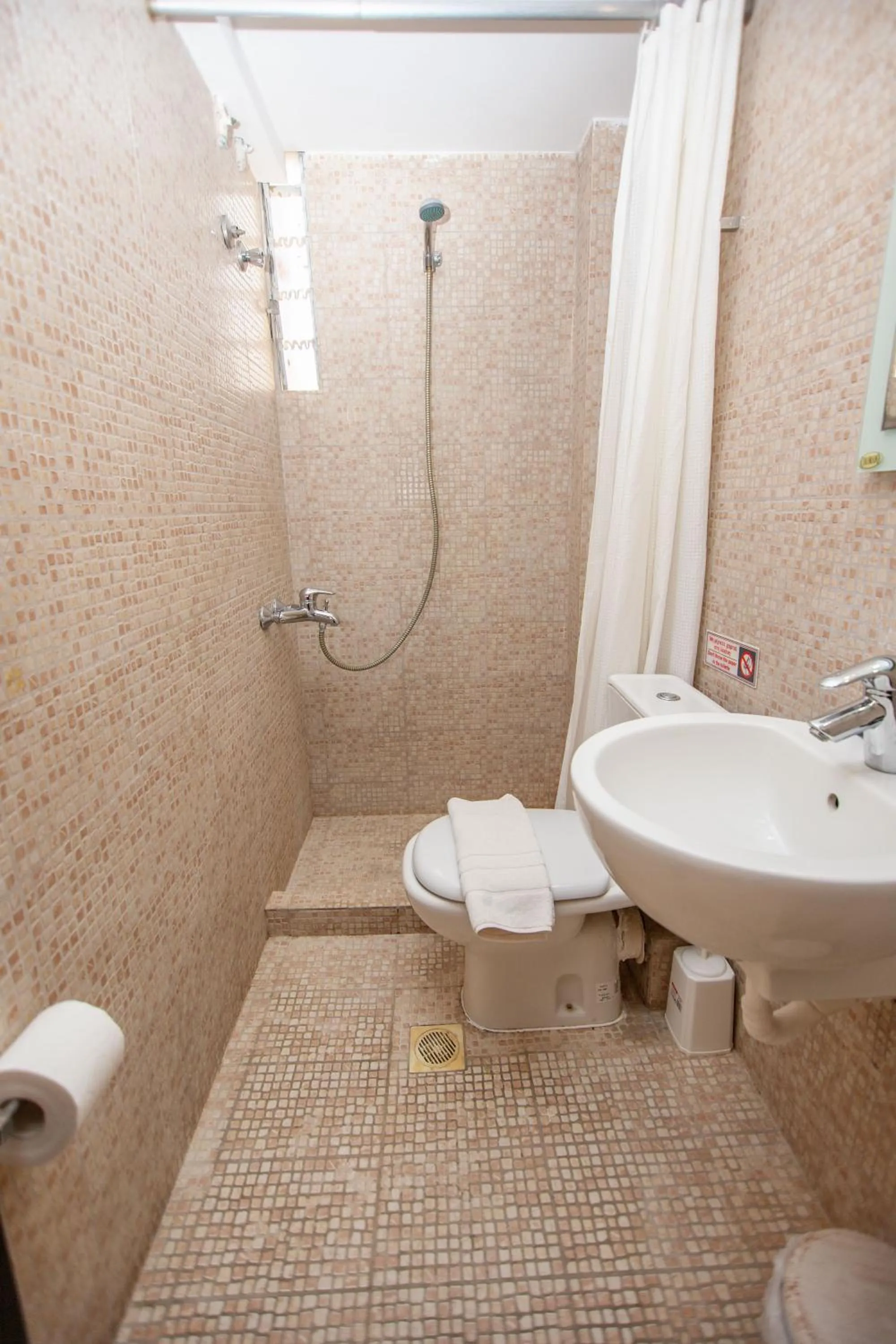 Bathroom in Hotel Strimoniko