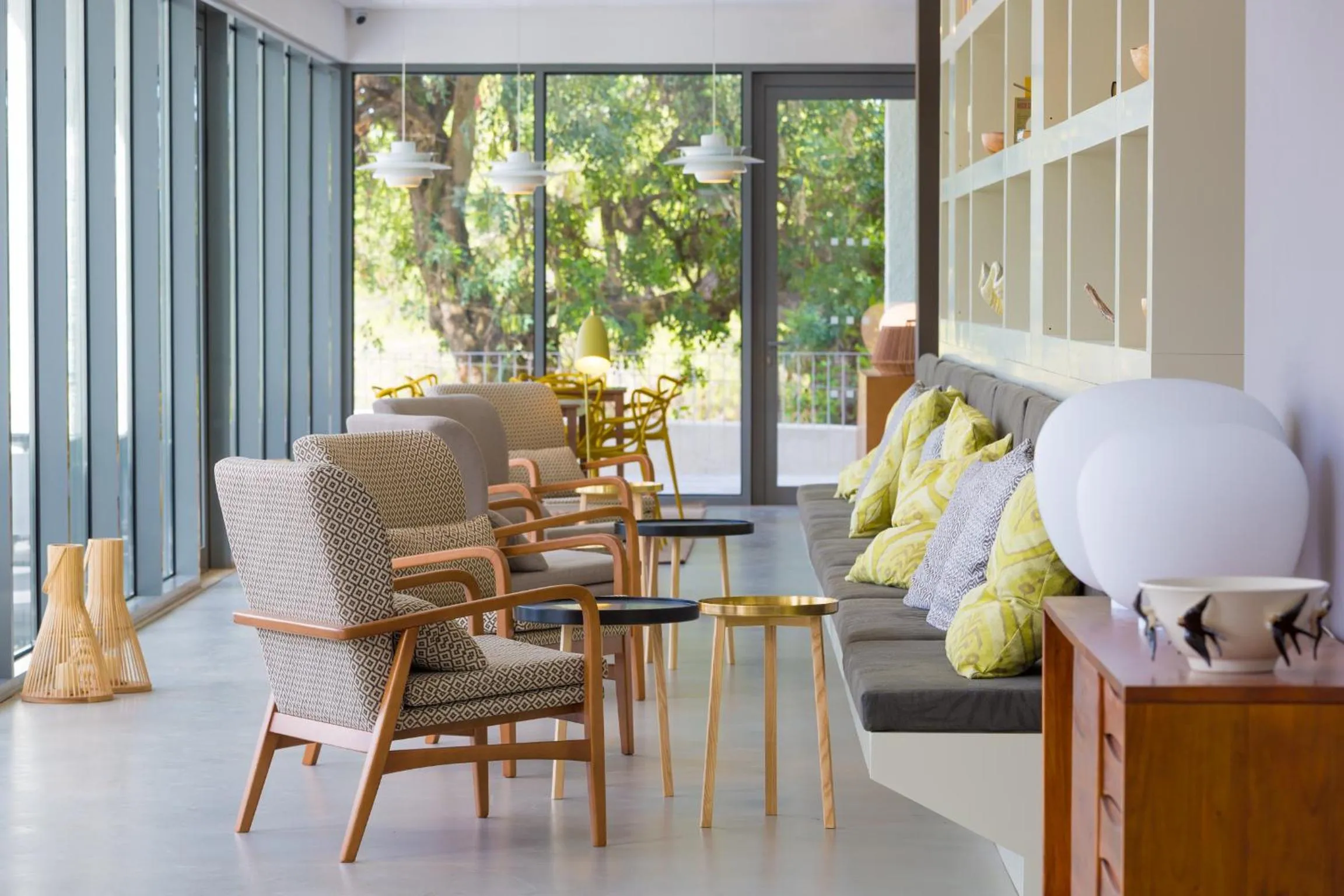 Communal lounge/ TV room in OZADI Tavira Hotel