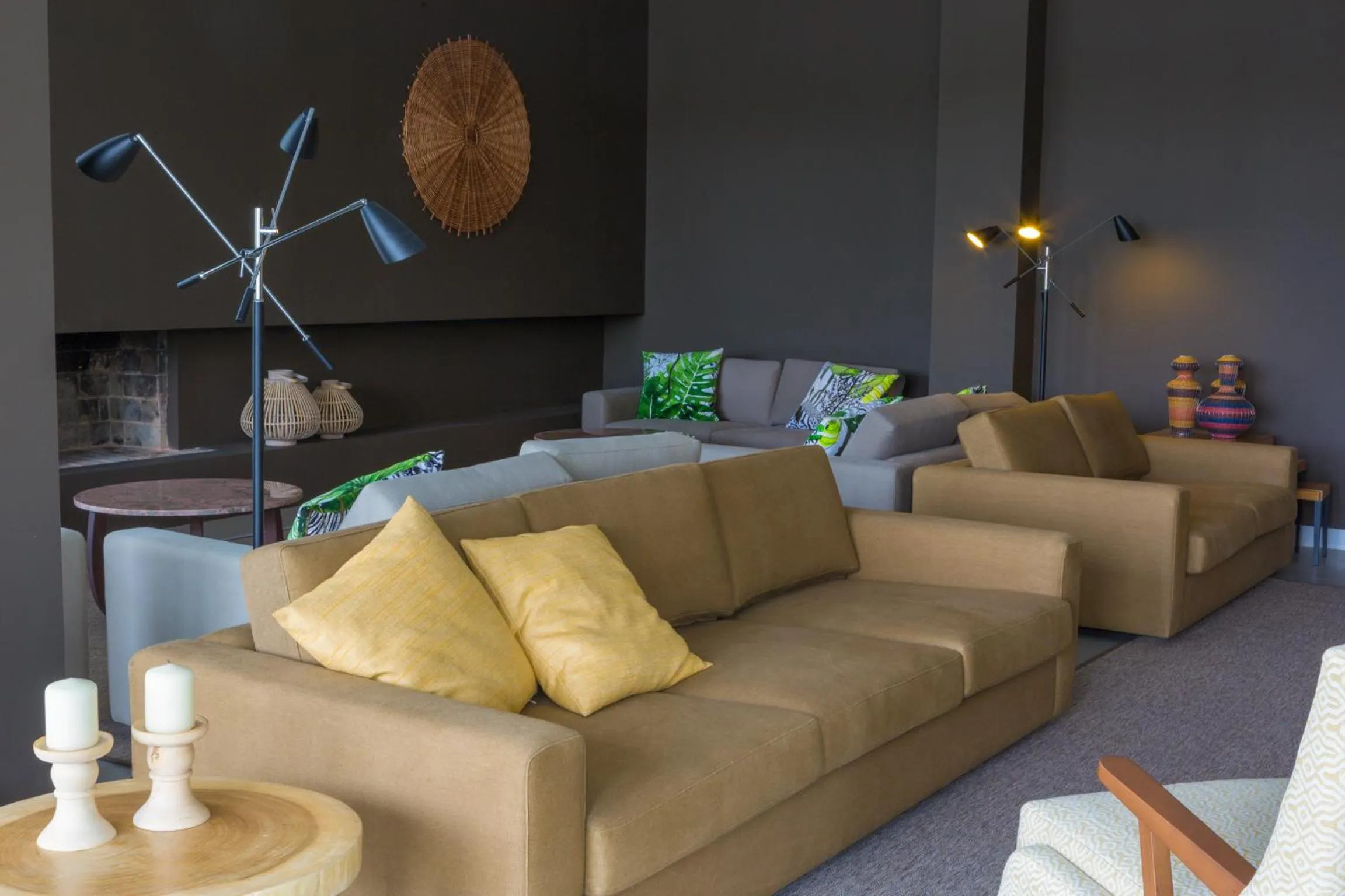 Communal lounge/ TV room in OZADI Tavira Hotel