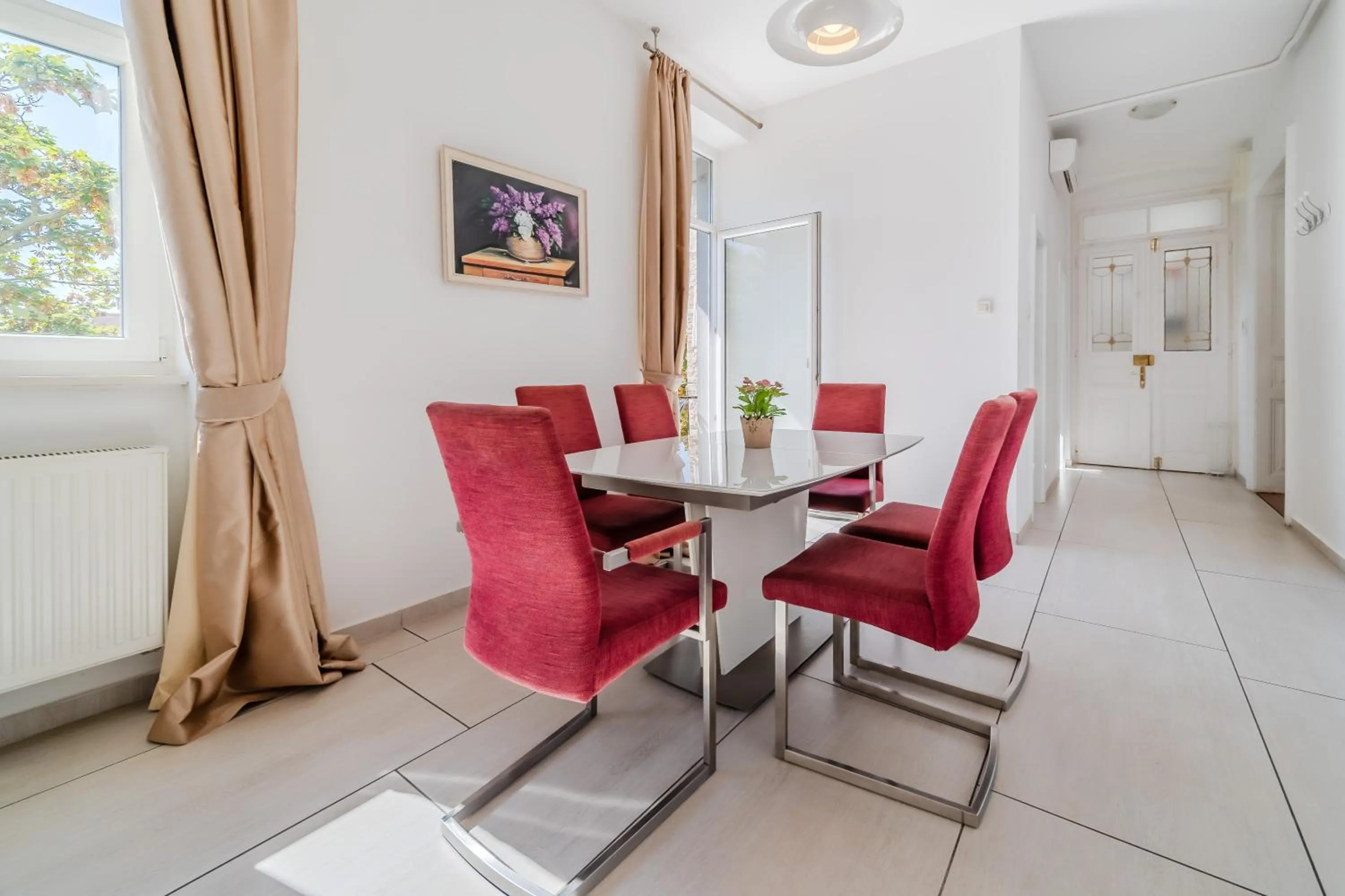 Apartments & Rooms Flowers