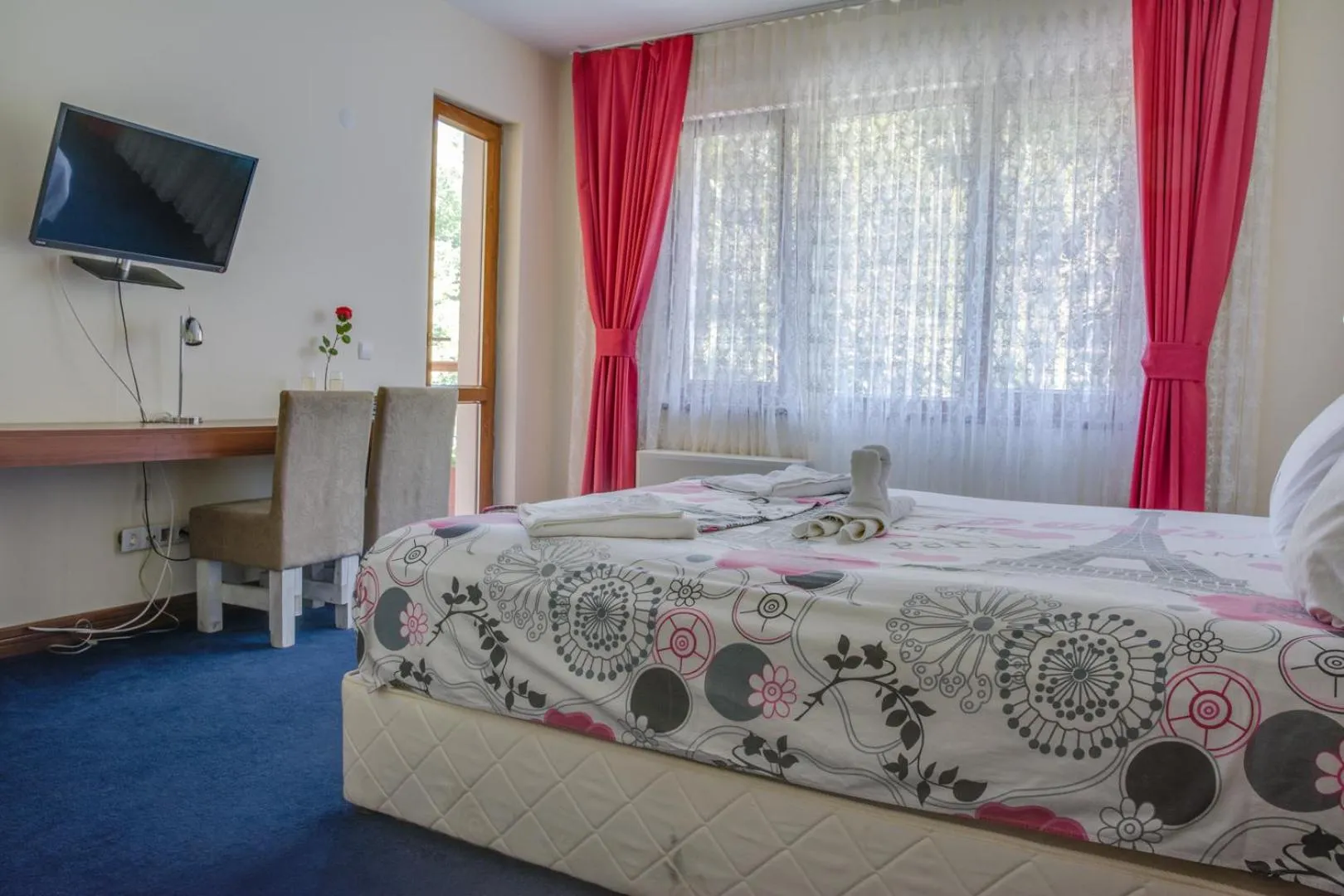 TV and multimedia, Bed in Hotel Saint Nedelya