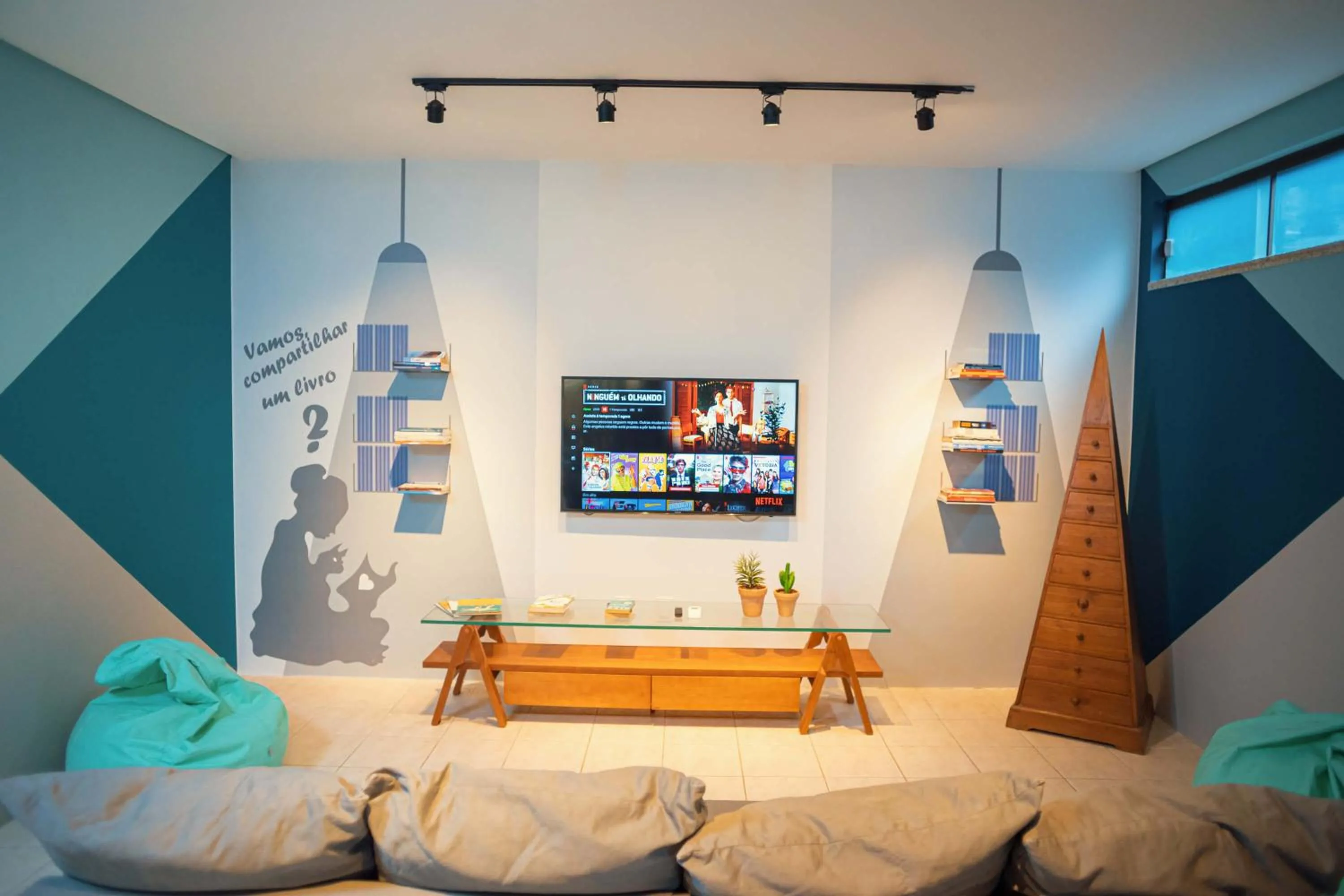 Communal lounge/ TV room in Pousada Villa Maeva Itacimirim