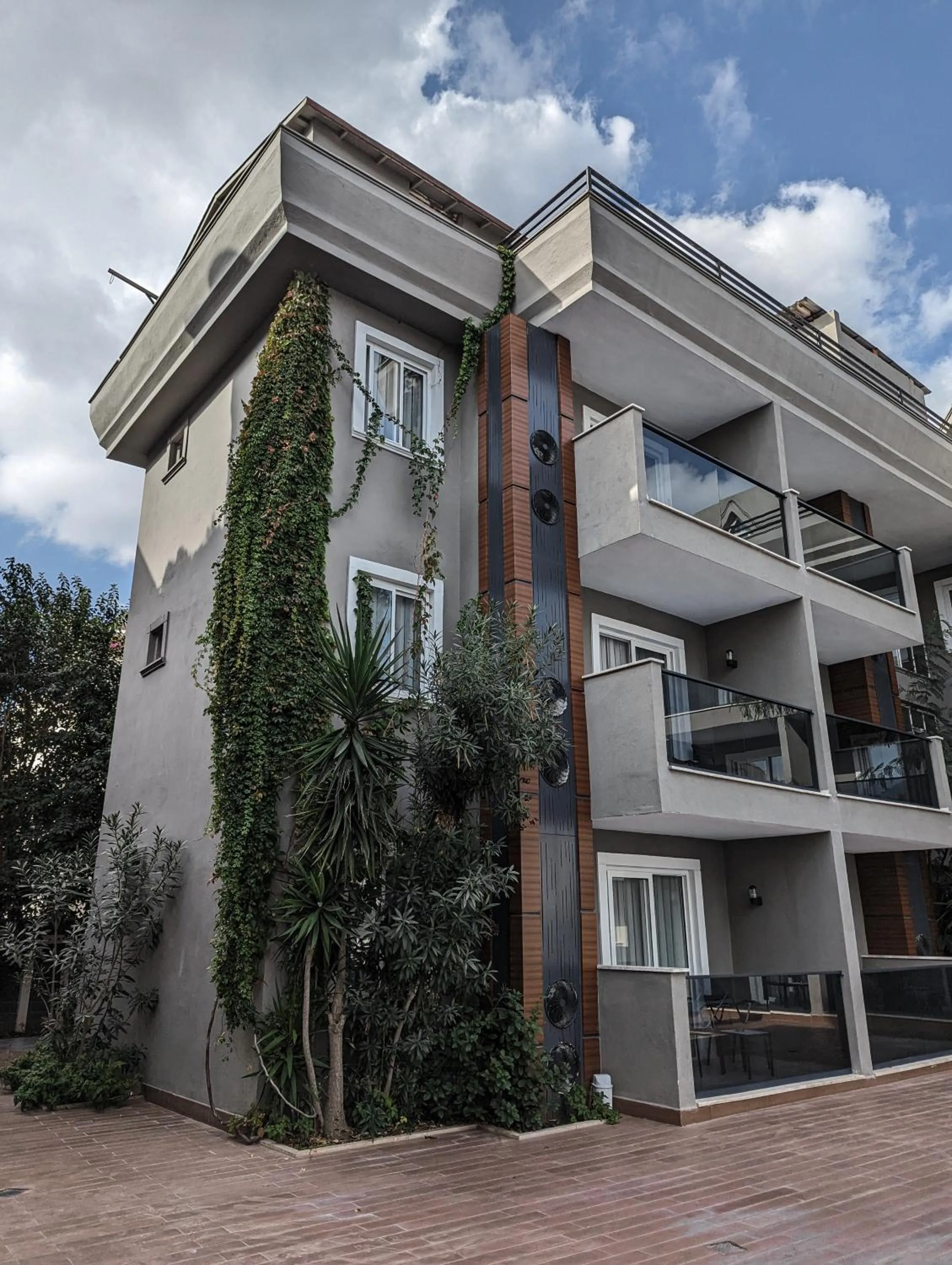 Property building in Isla Apart