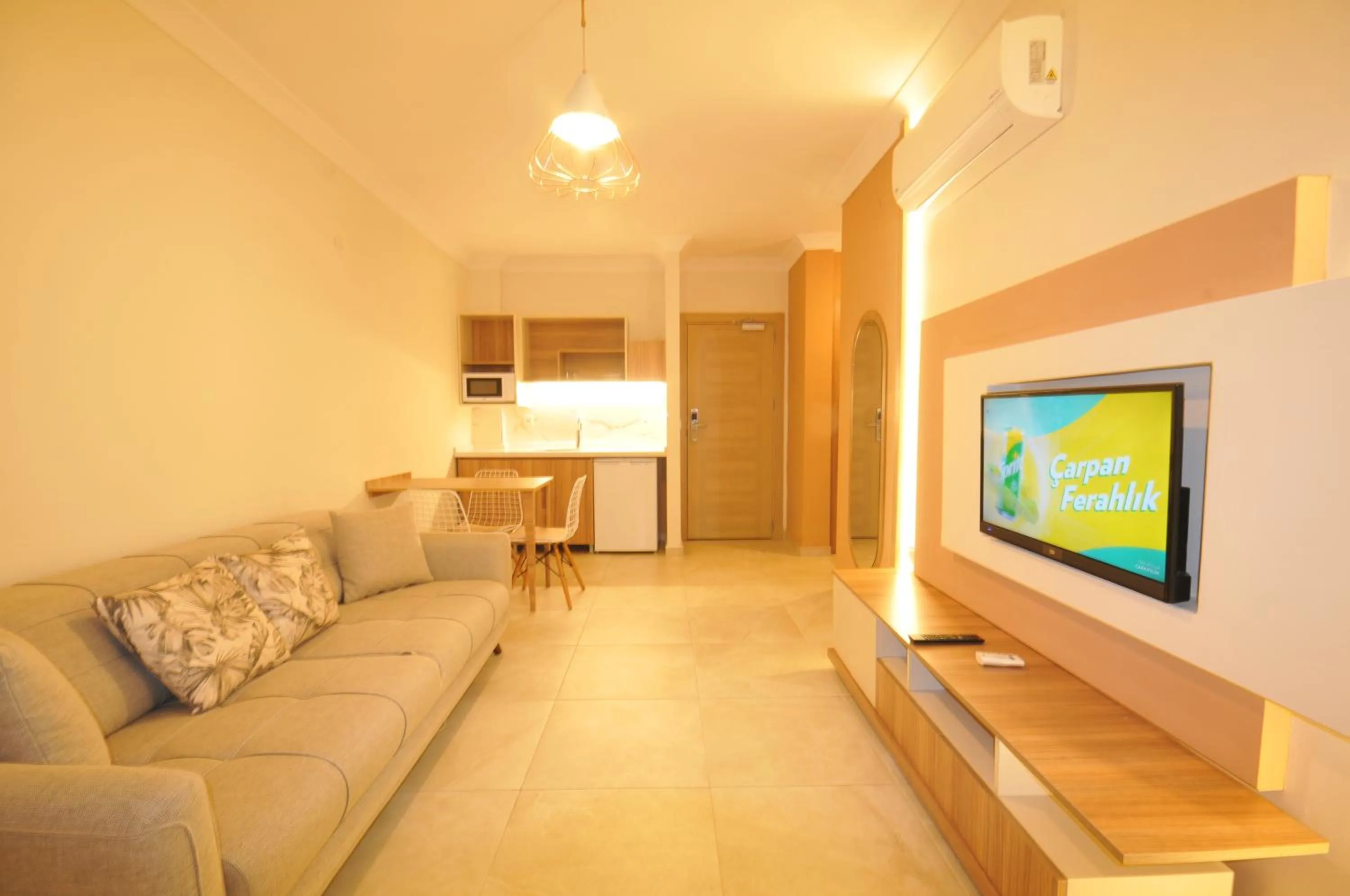 Communal lounge/ TV room in Isla Apart