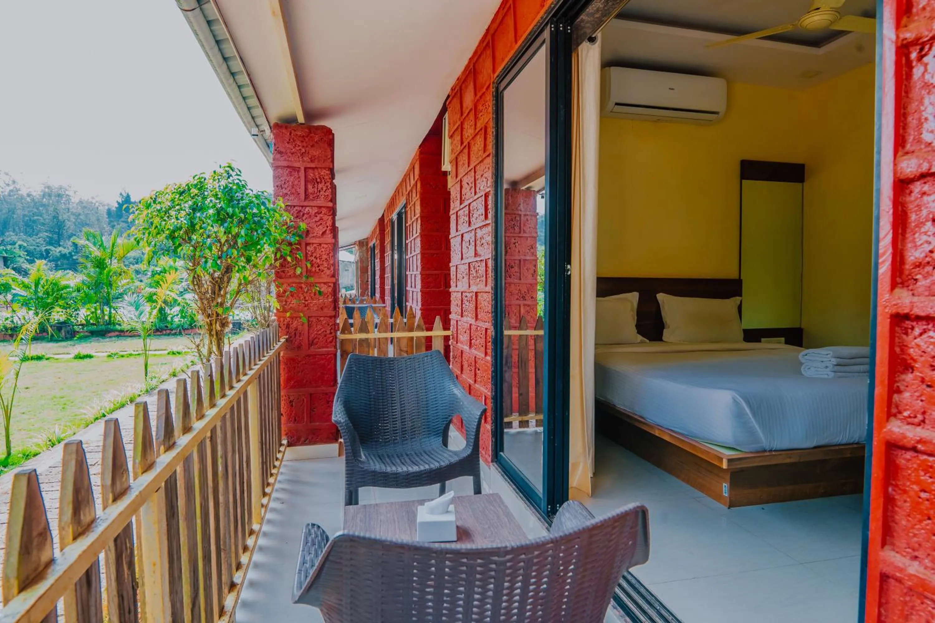 Balcony/Terrace, Bed in Hotel Oakwood mahabaleshwar