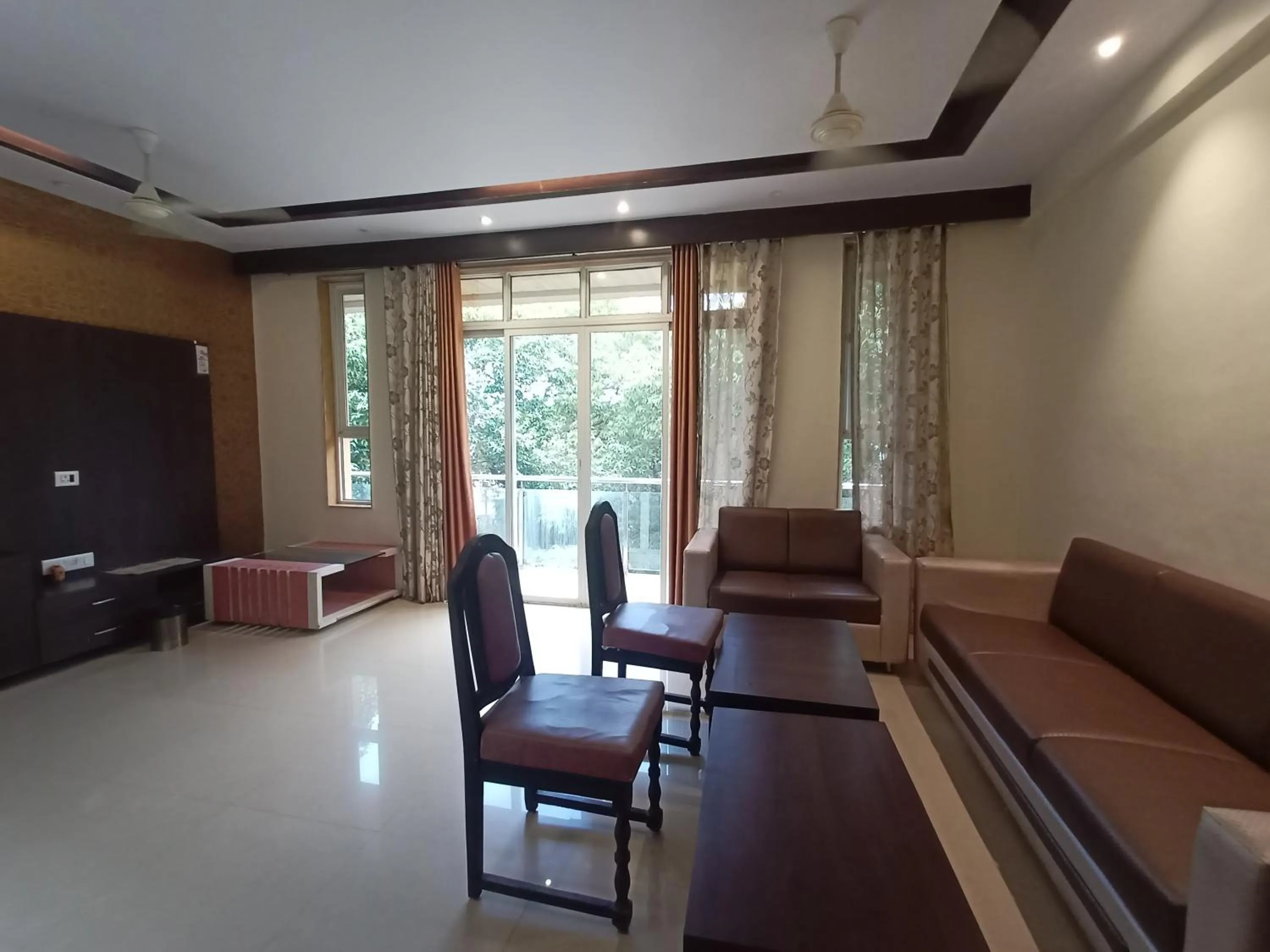 TV and multimedia in Hotel Oakwood mahabaleshwar