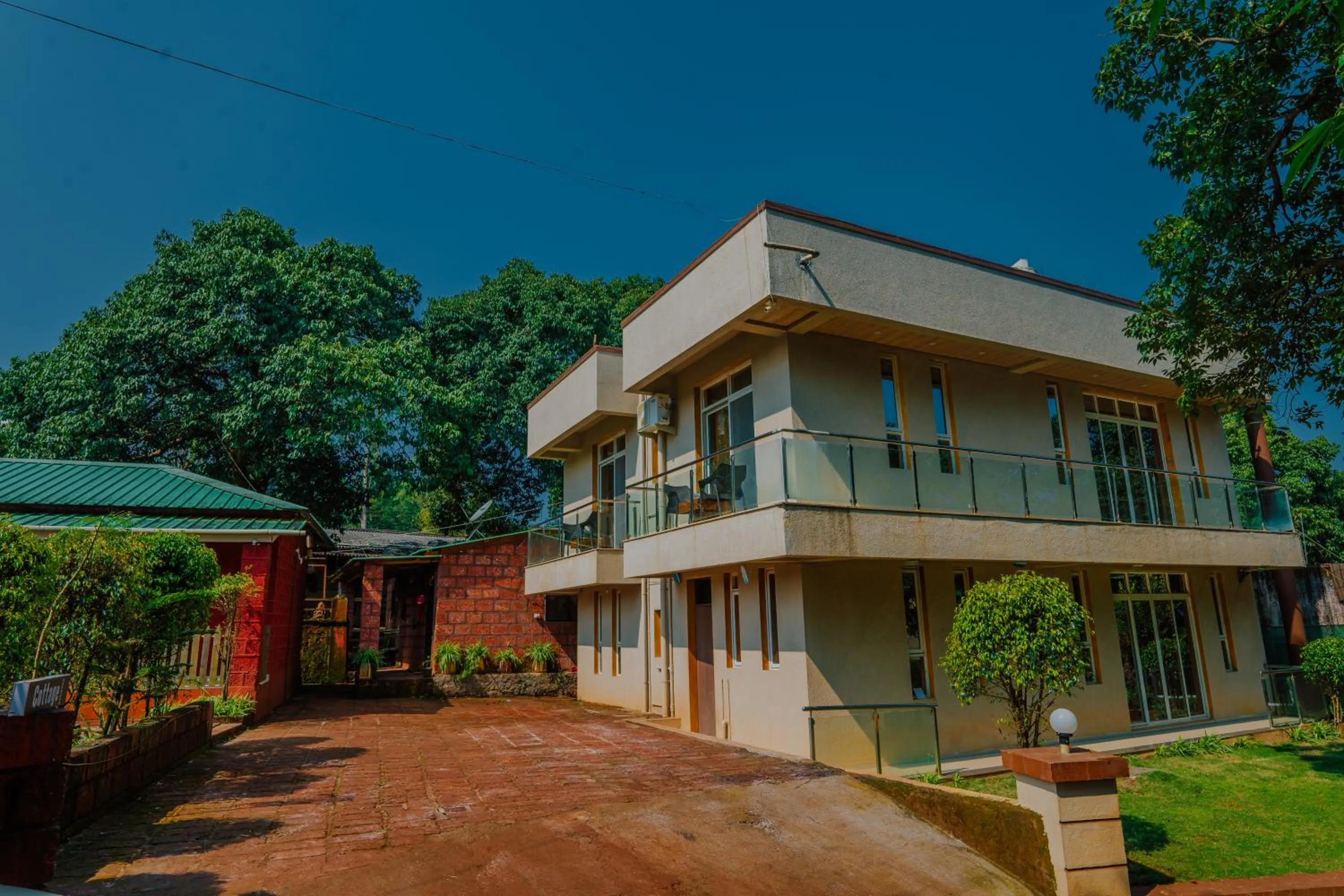 Property building in Hotel Oakwood mahabaleshwar