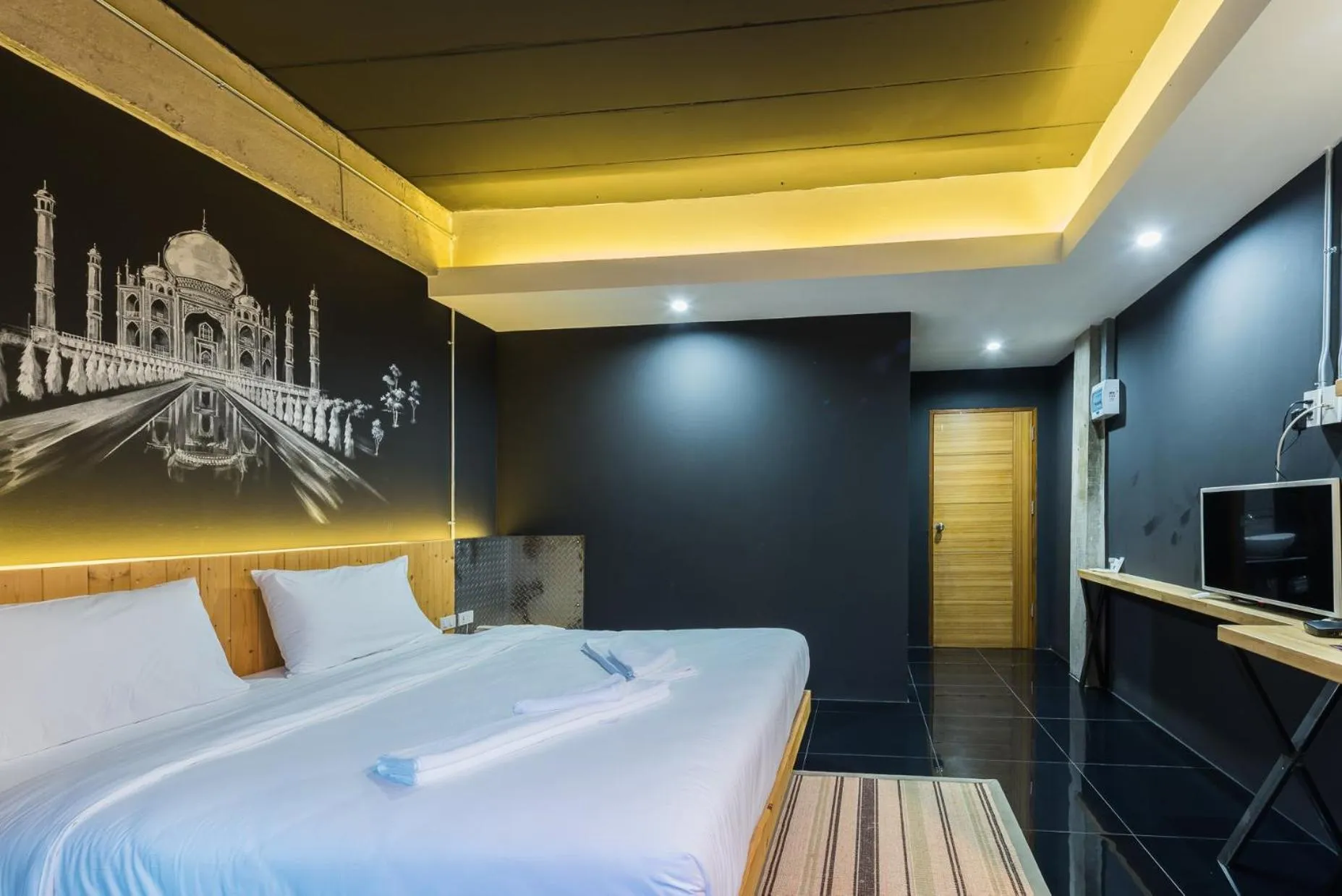 Bed in Nine blue residence