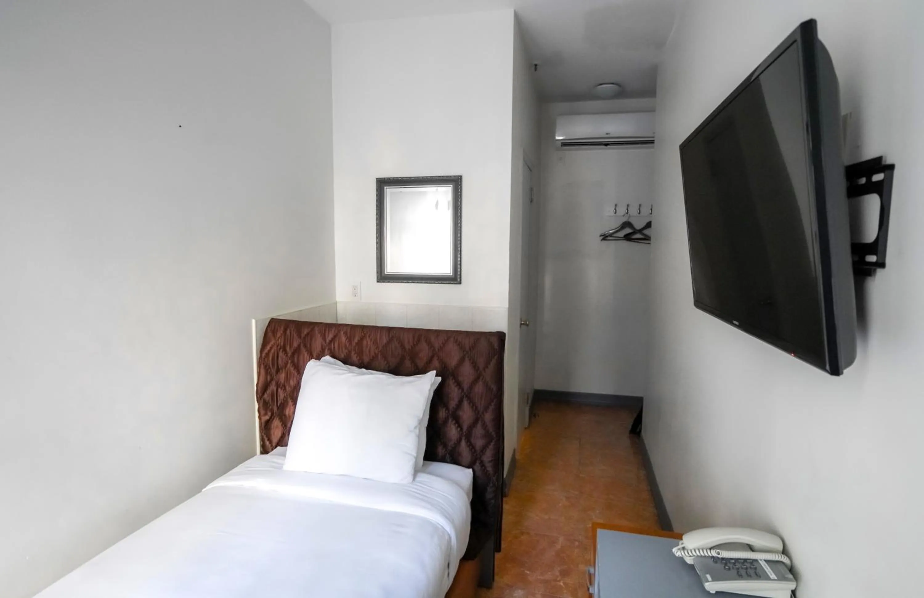 Photo of the whole room, Bed in Midtown West Hotel