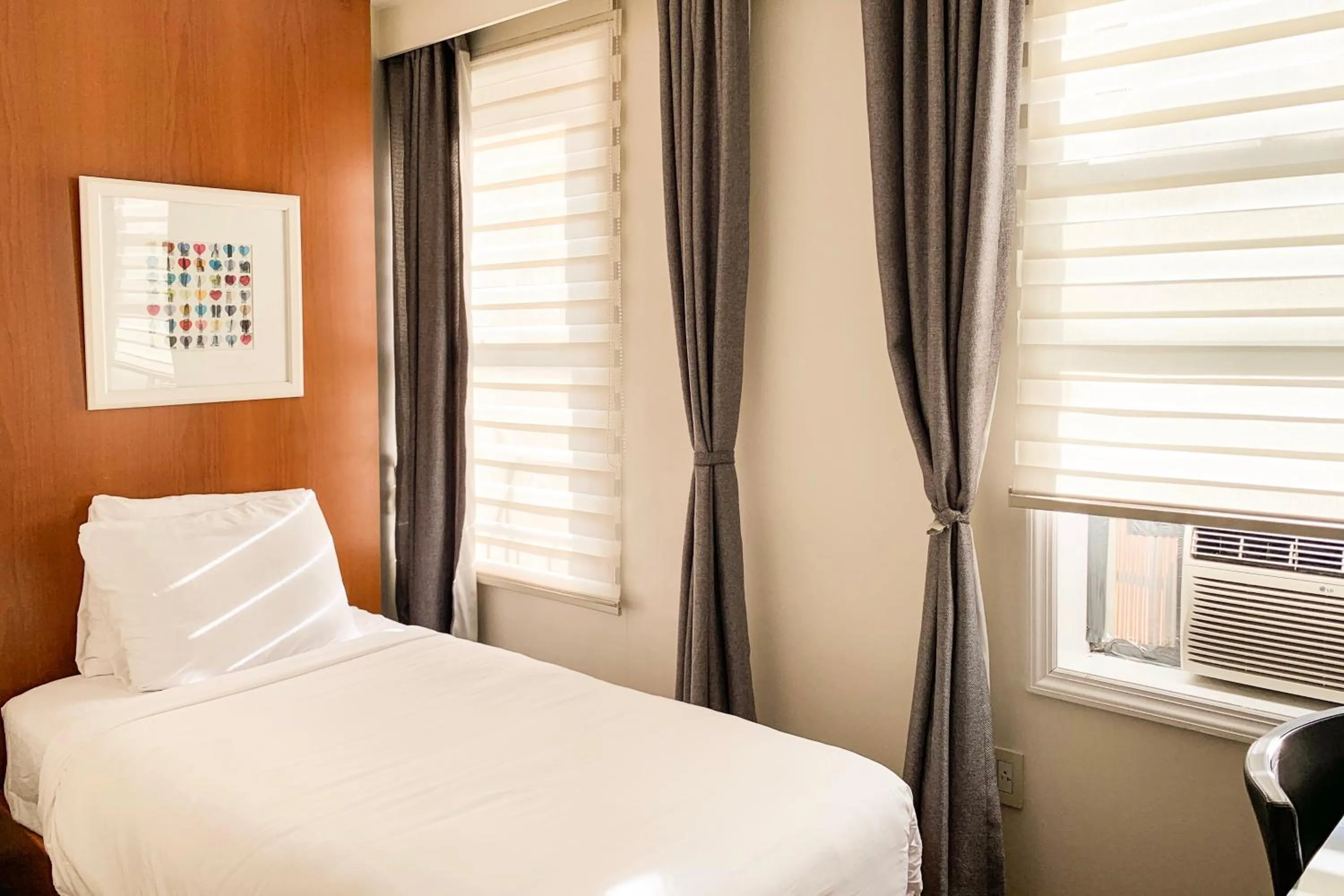 Bed in Midtown West Hotel