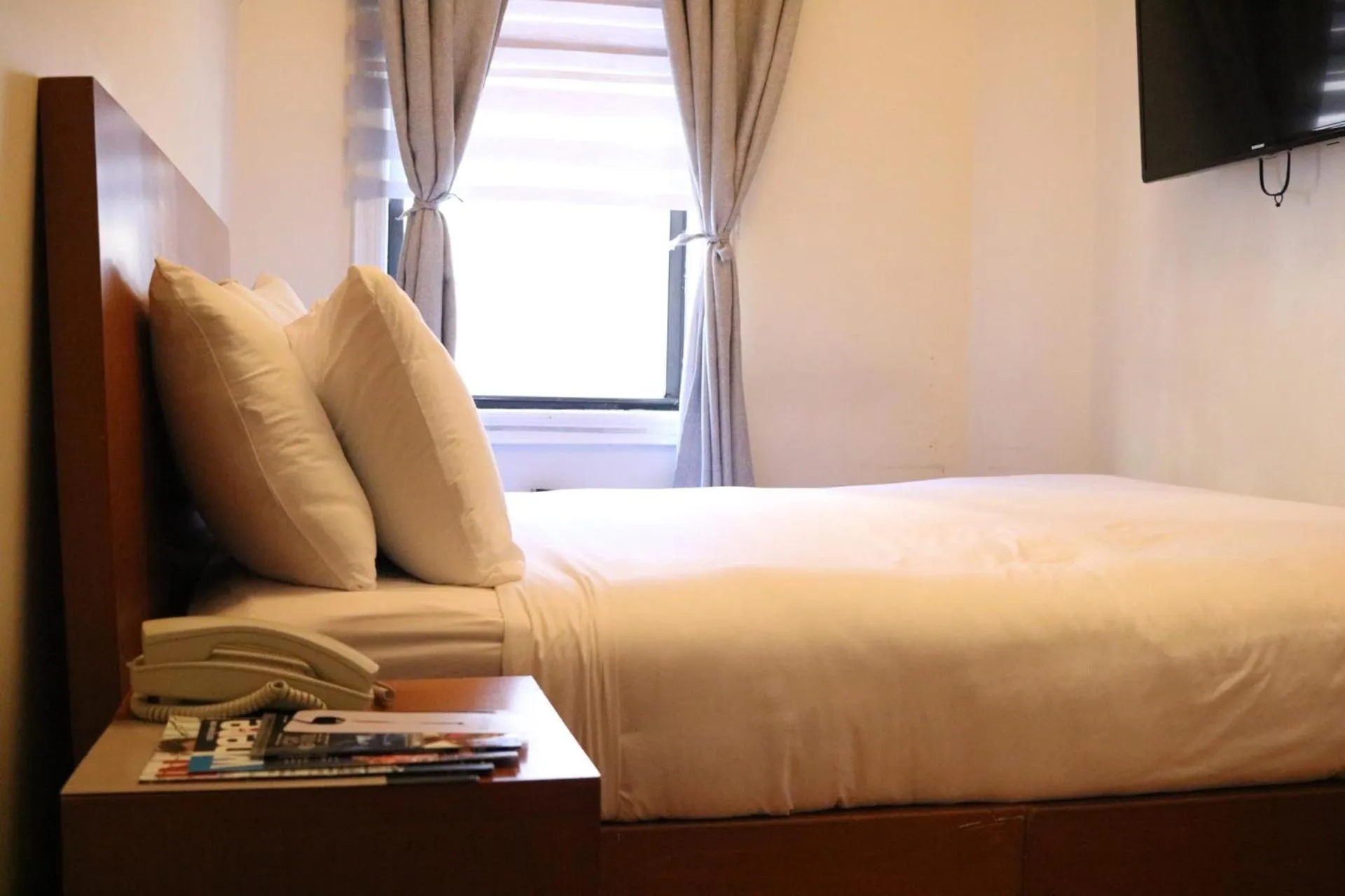 Bed in Midtown West Hotel