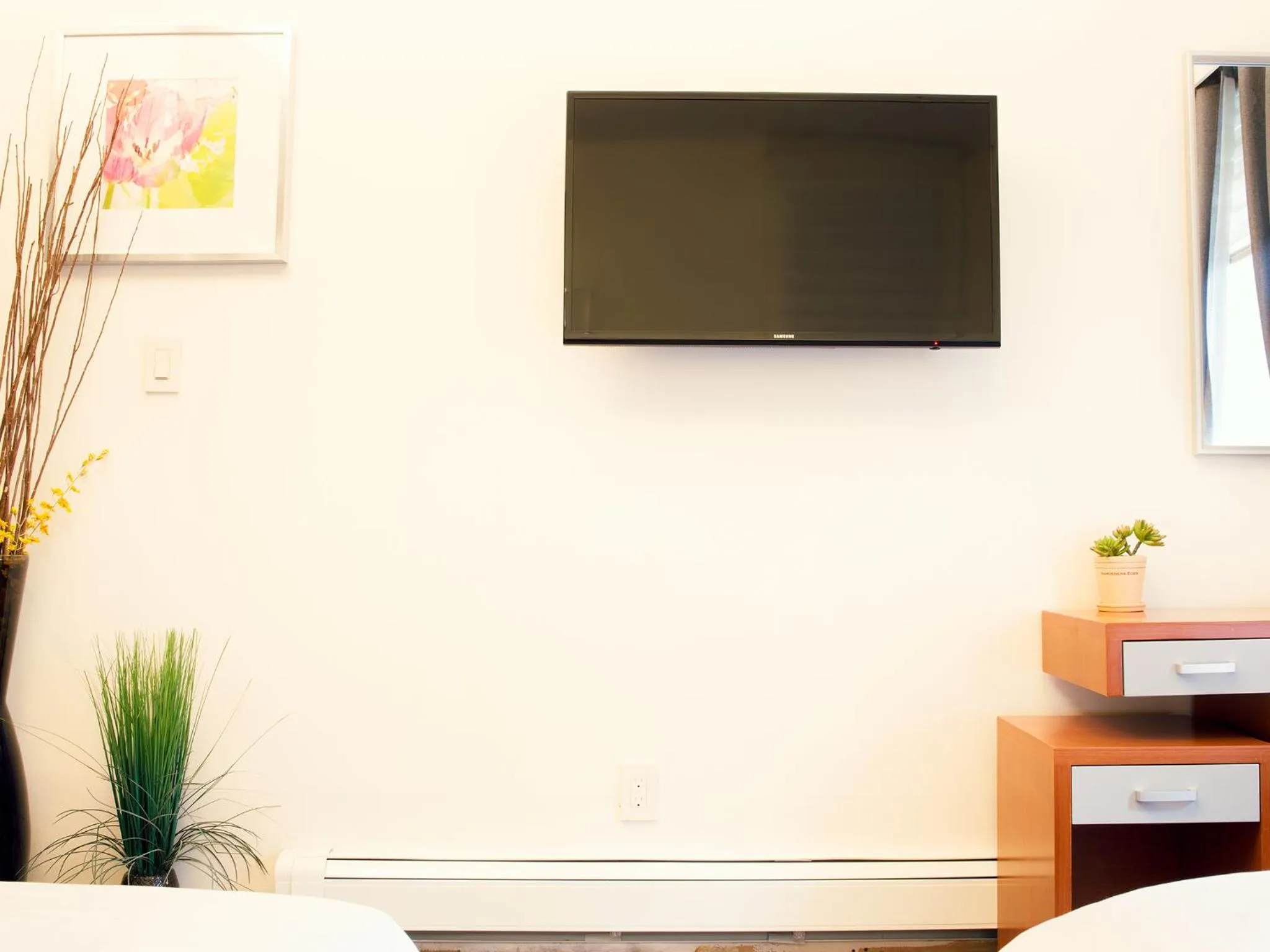 TV and multimedia in Midtown West Hotel