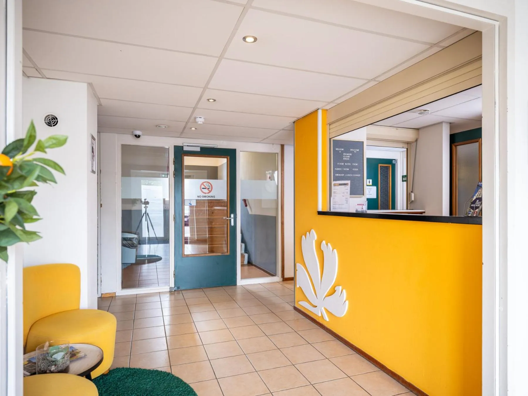 Lobby or reception in Premiere Classe Hotel Breda