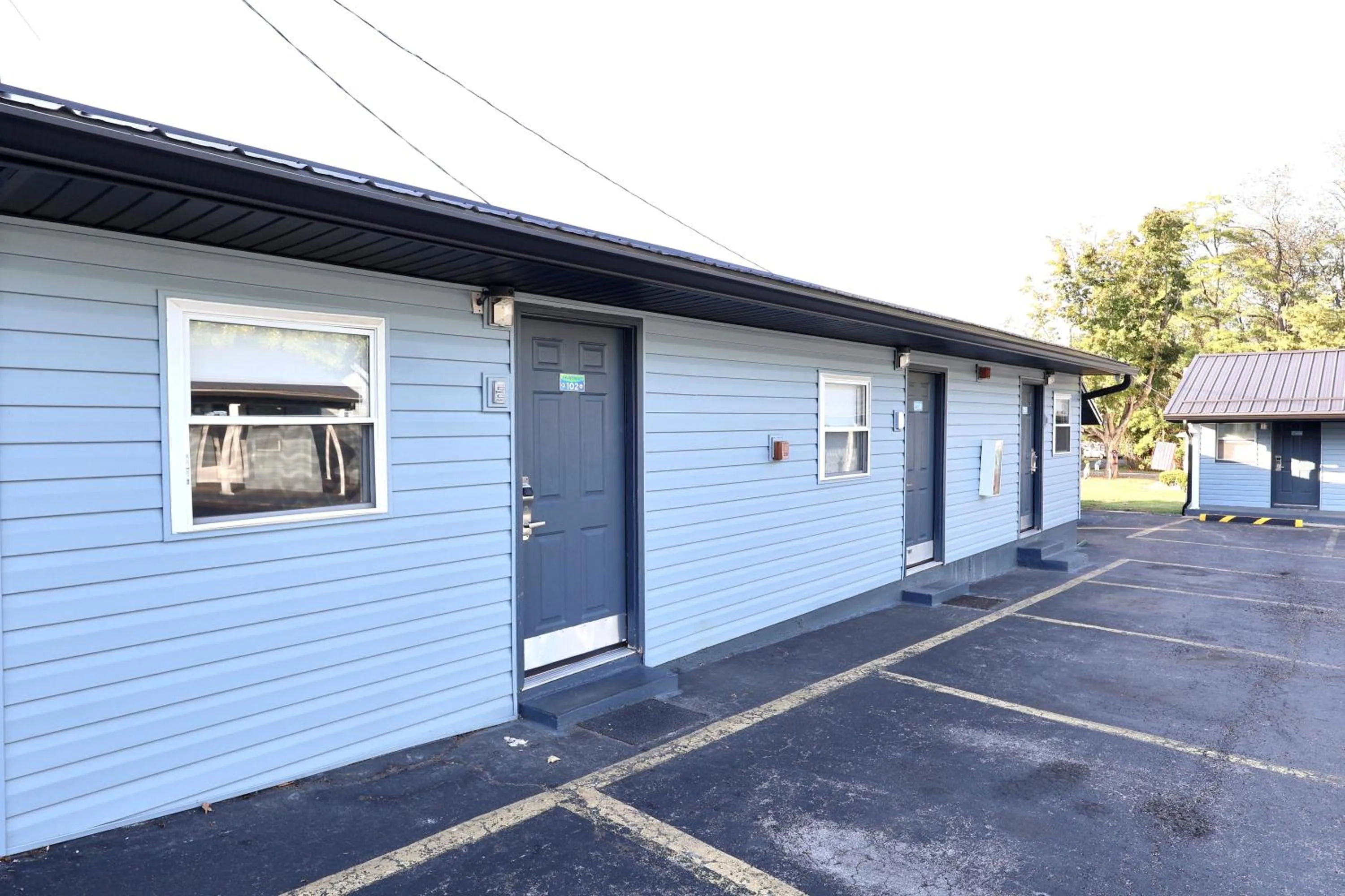 Hillsboro Inn & Suites