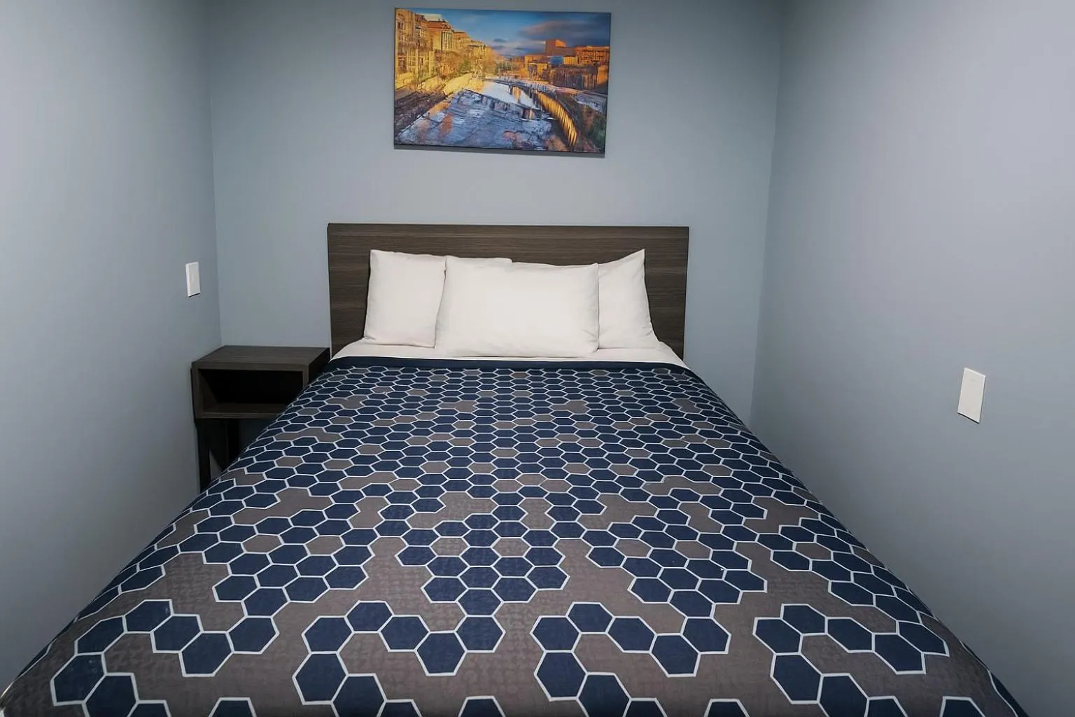 Bed in Hillsboro Inn & Suites