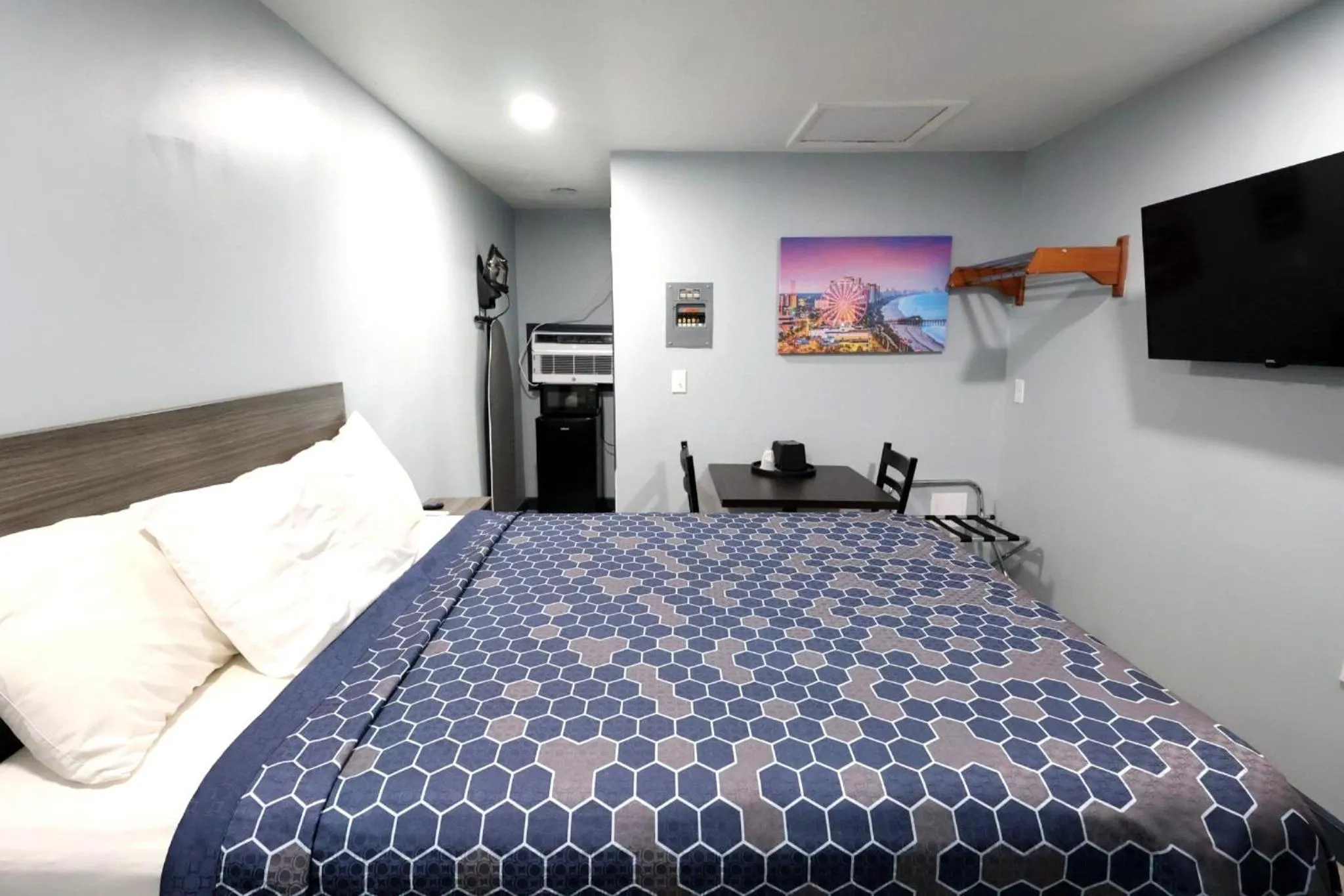 Bed in Hillsboro Inn & Suites