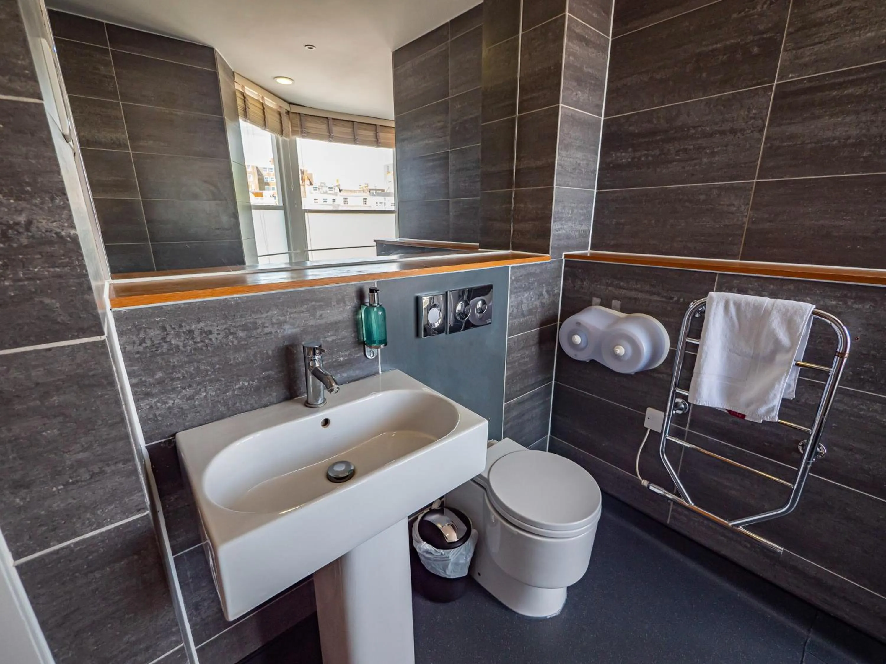 Shower in YHA Brighton Hostel