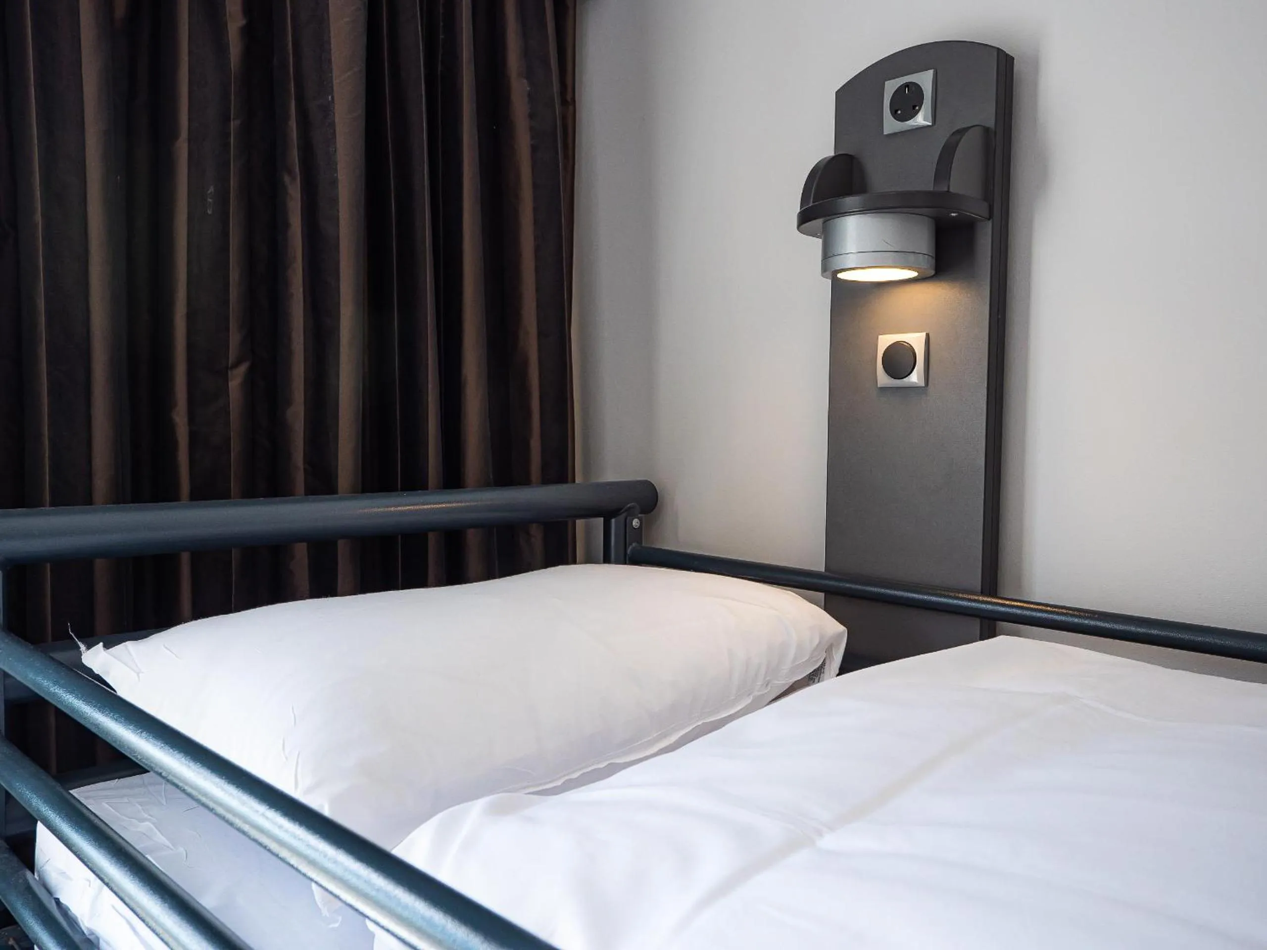 Bed in YHA Brighton Hostel