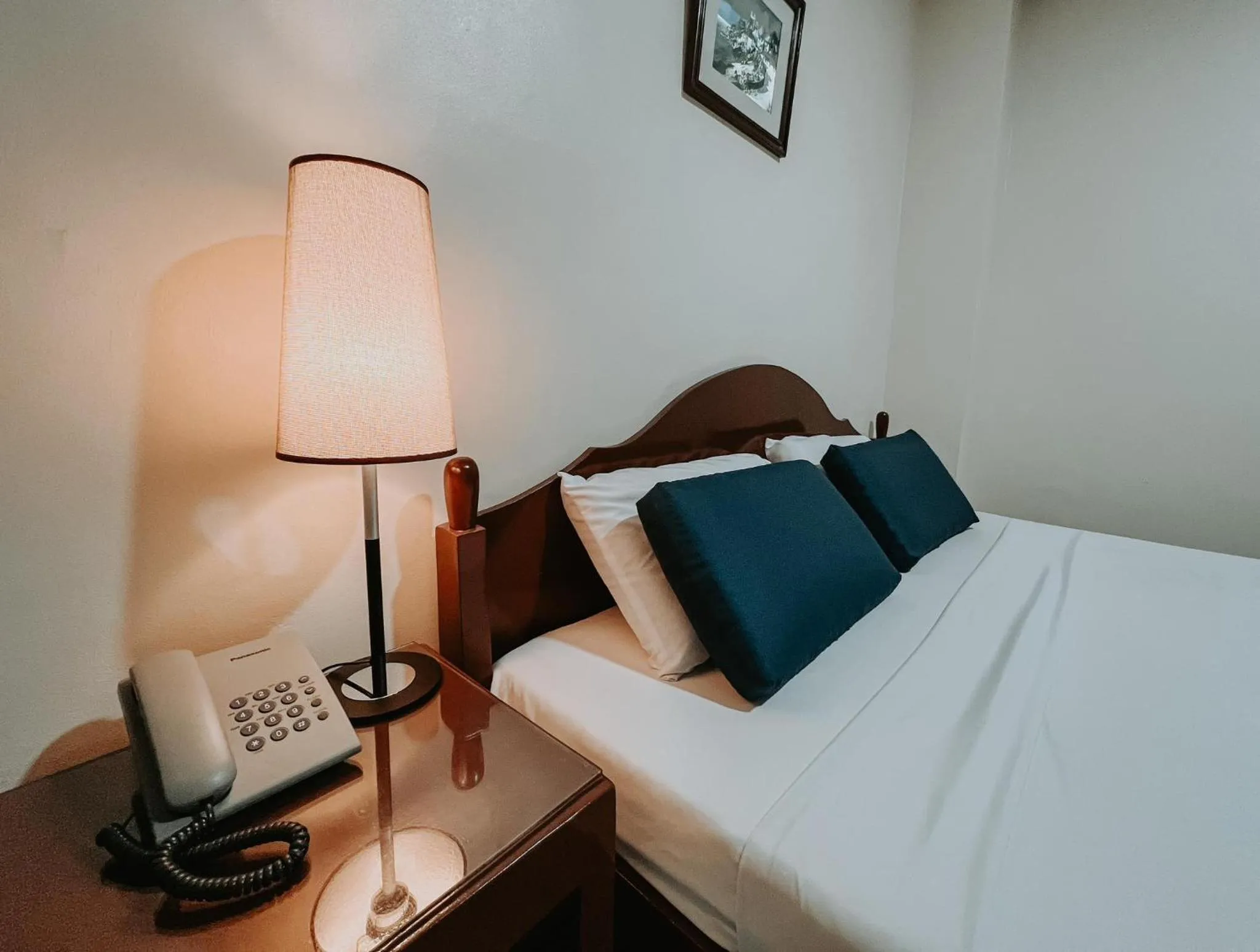 Photo of the whole room, Bed in Fuente Hotel de Cebu