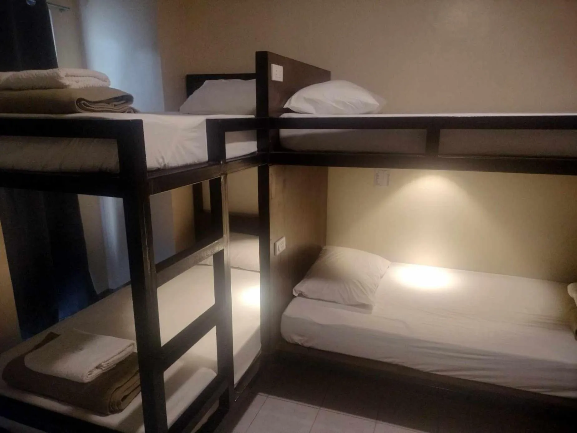 Photo of the whole room, Bed in Fuente Hotel de Cebu